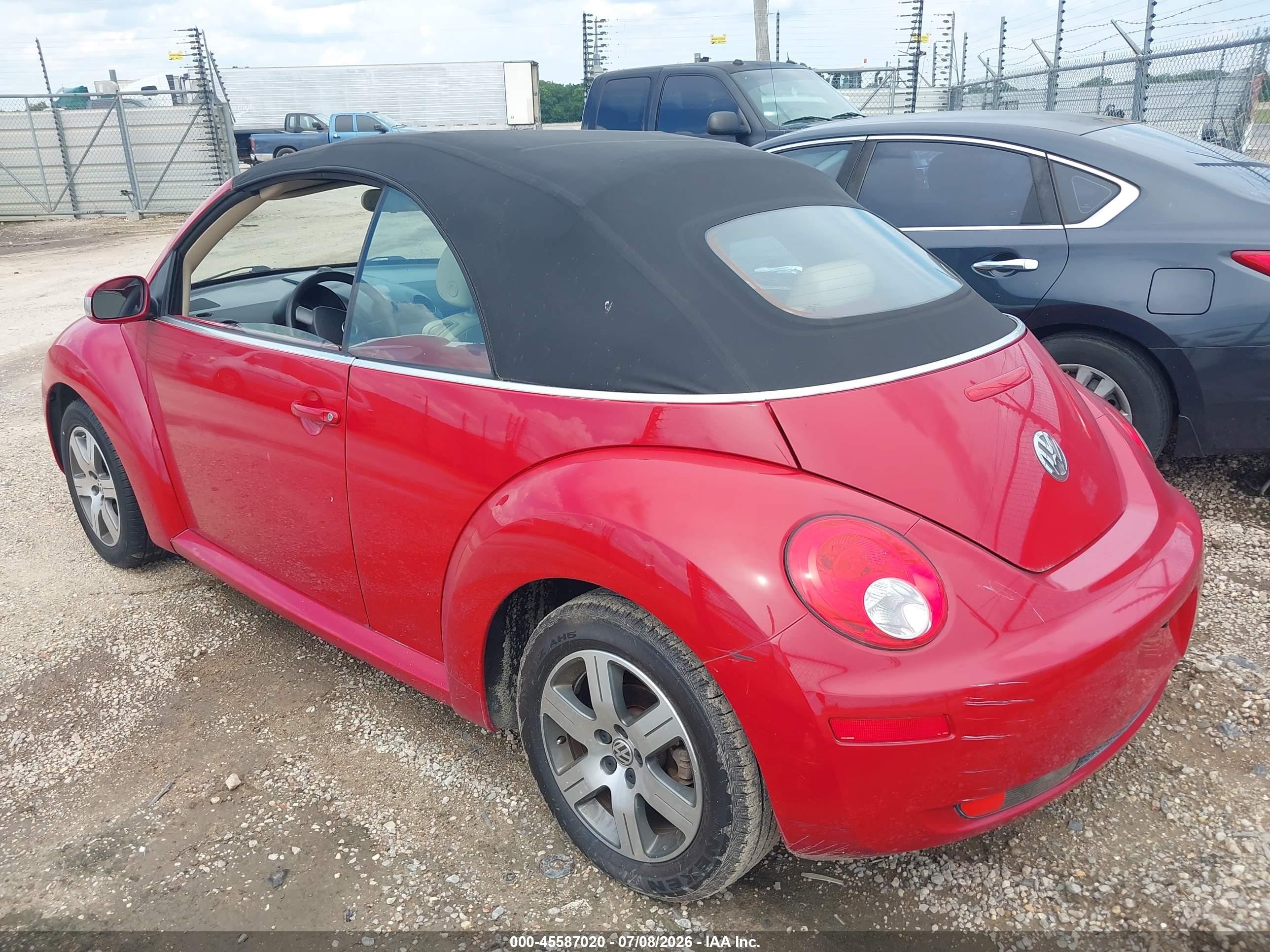 2006 Volkswagen New Beetle 2.5 Красный vin: 3VWRF31Y56M312510