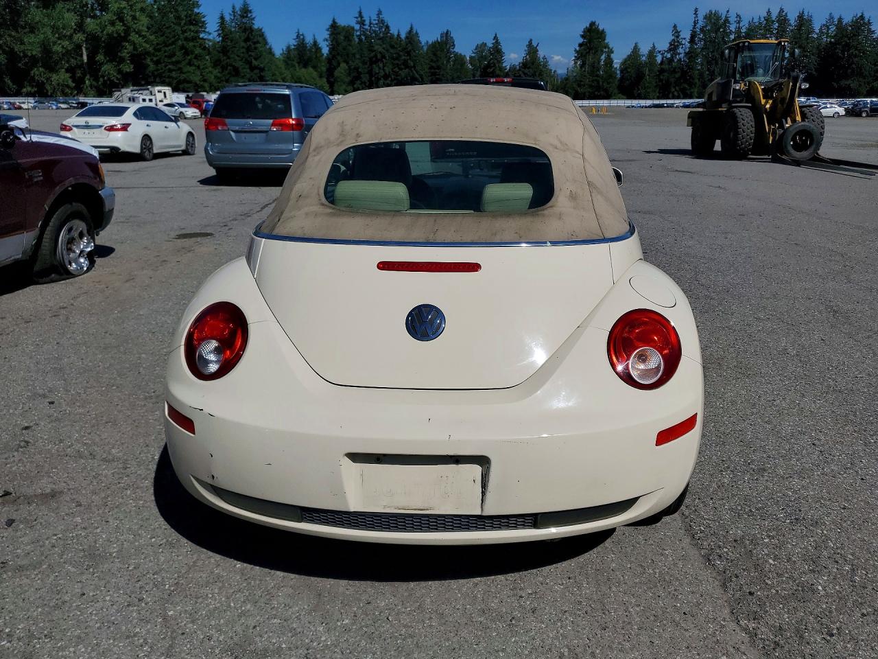 2008 Volkswagen New Beetle Convertible Se Cream vin: 3VWRF31Y68M402252