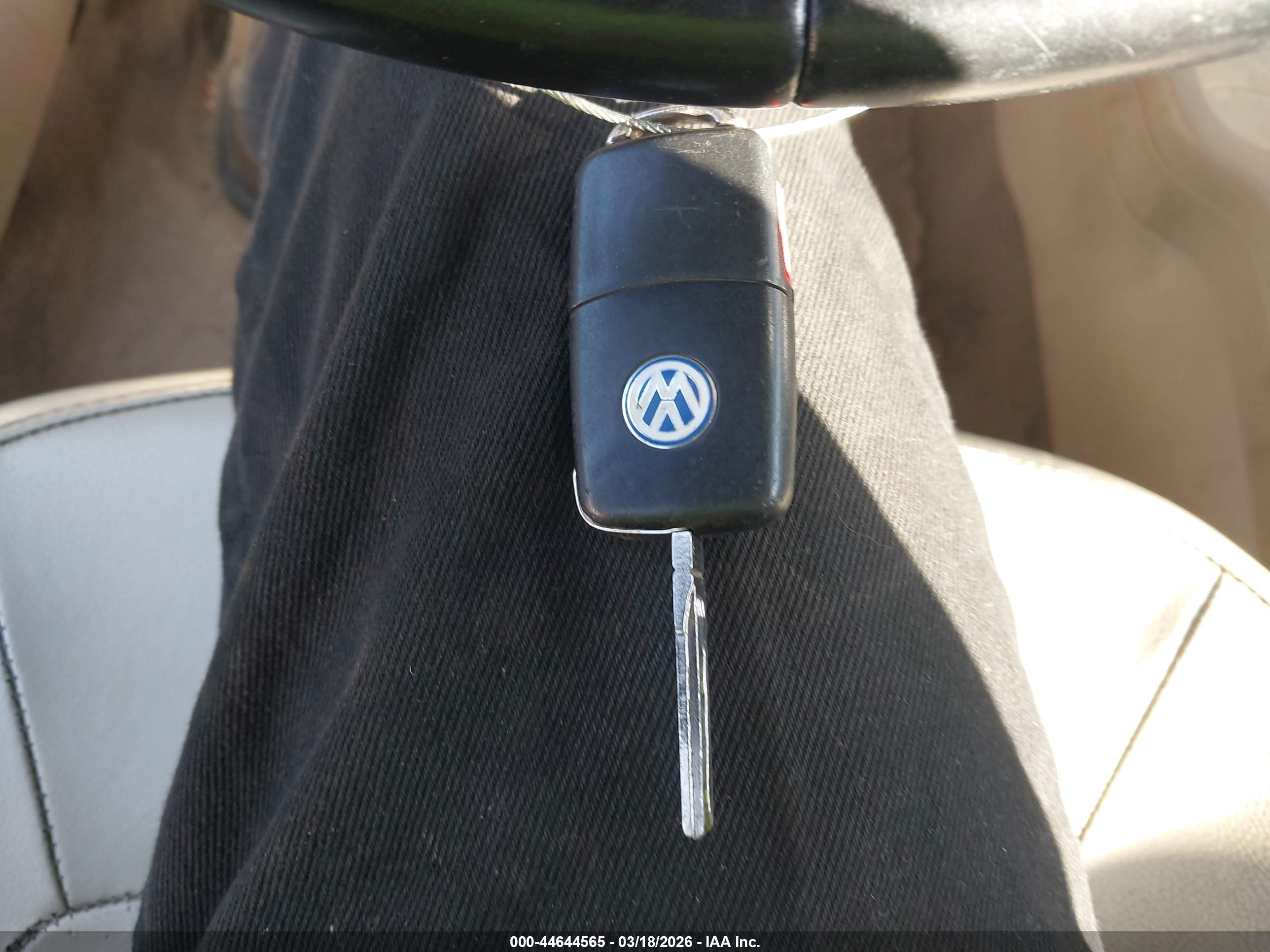 2008 Volkswagen New Beetle Se Green vin: 3VWRF31Y68M412571