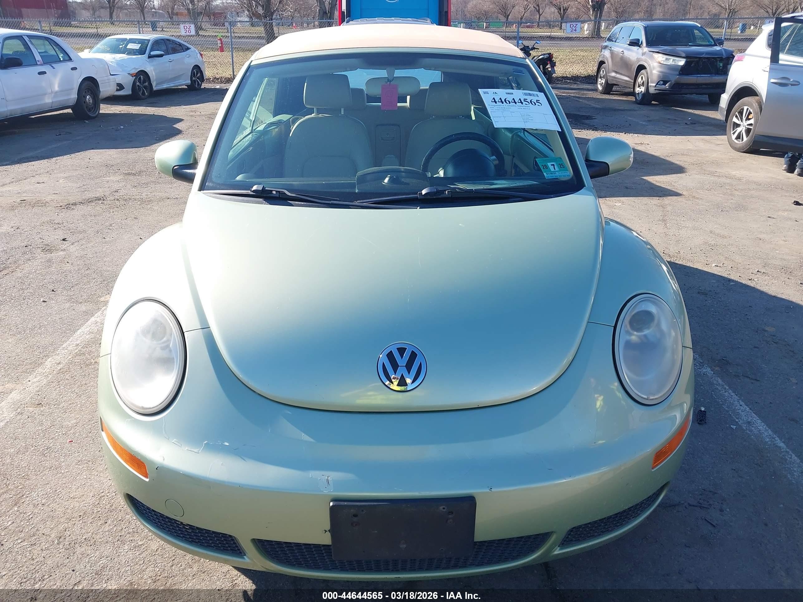 2008 Volkswagen New Beetle Se Green vin: 3VWRF31Y68M412571