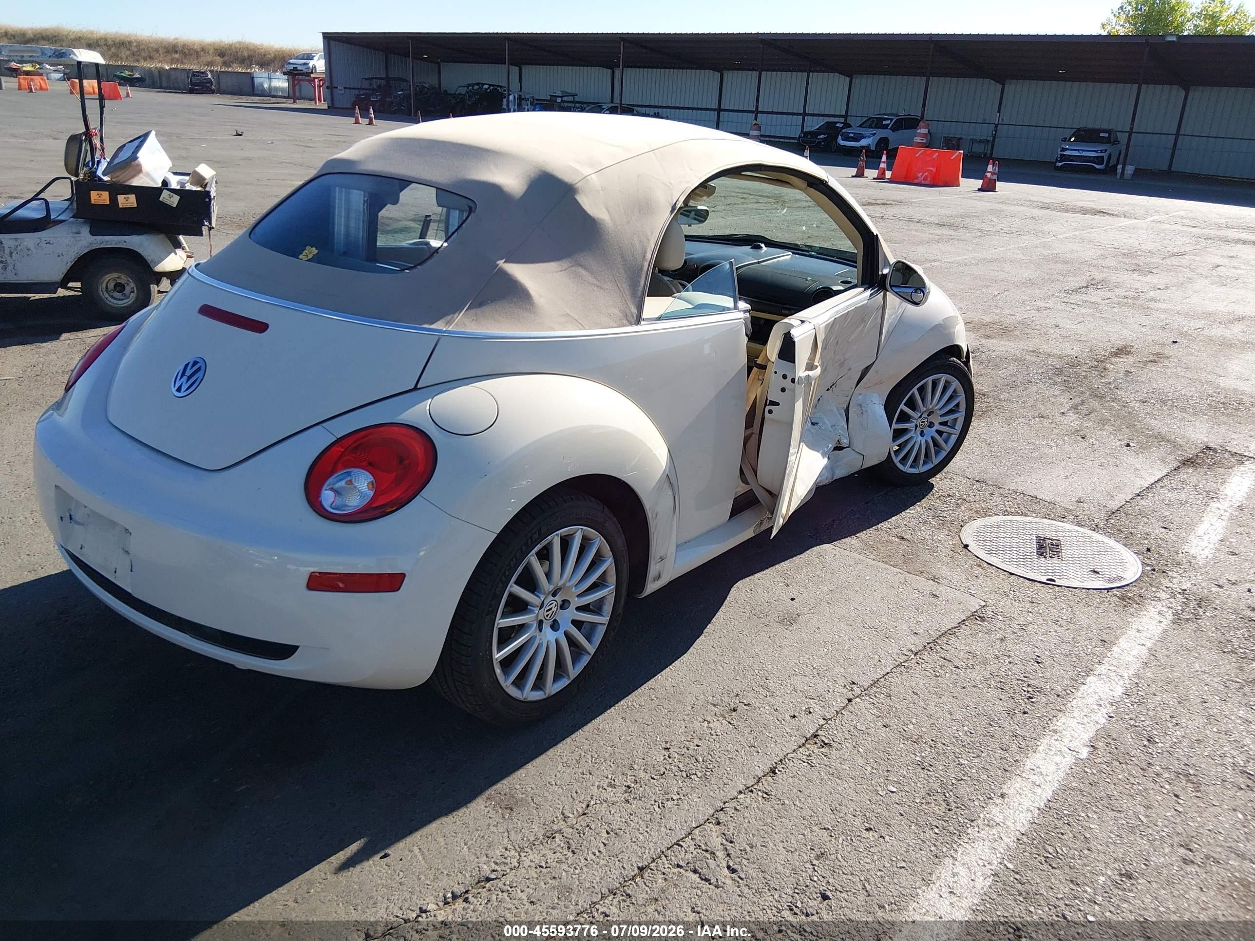 2007 Volkswagen New Beetle 2.5 (a6) Бежевый vin: 3VWRF31Y77M407961
