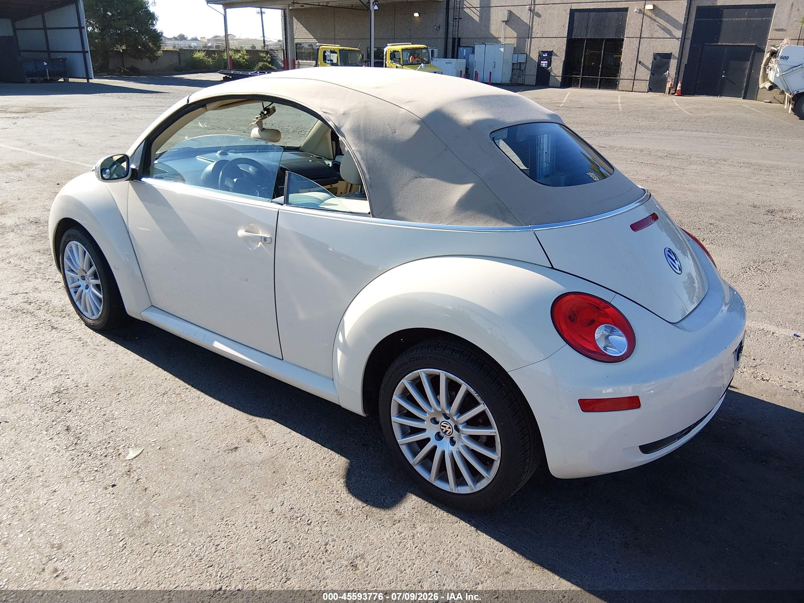 2007 Volkswagen New Beetle 2.5 (a6) Бежевый vin: 3VWRF31Y77M407961