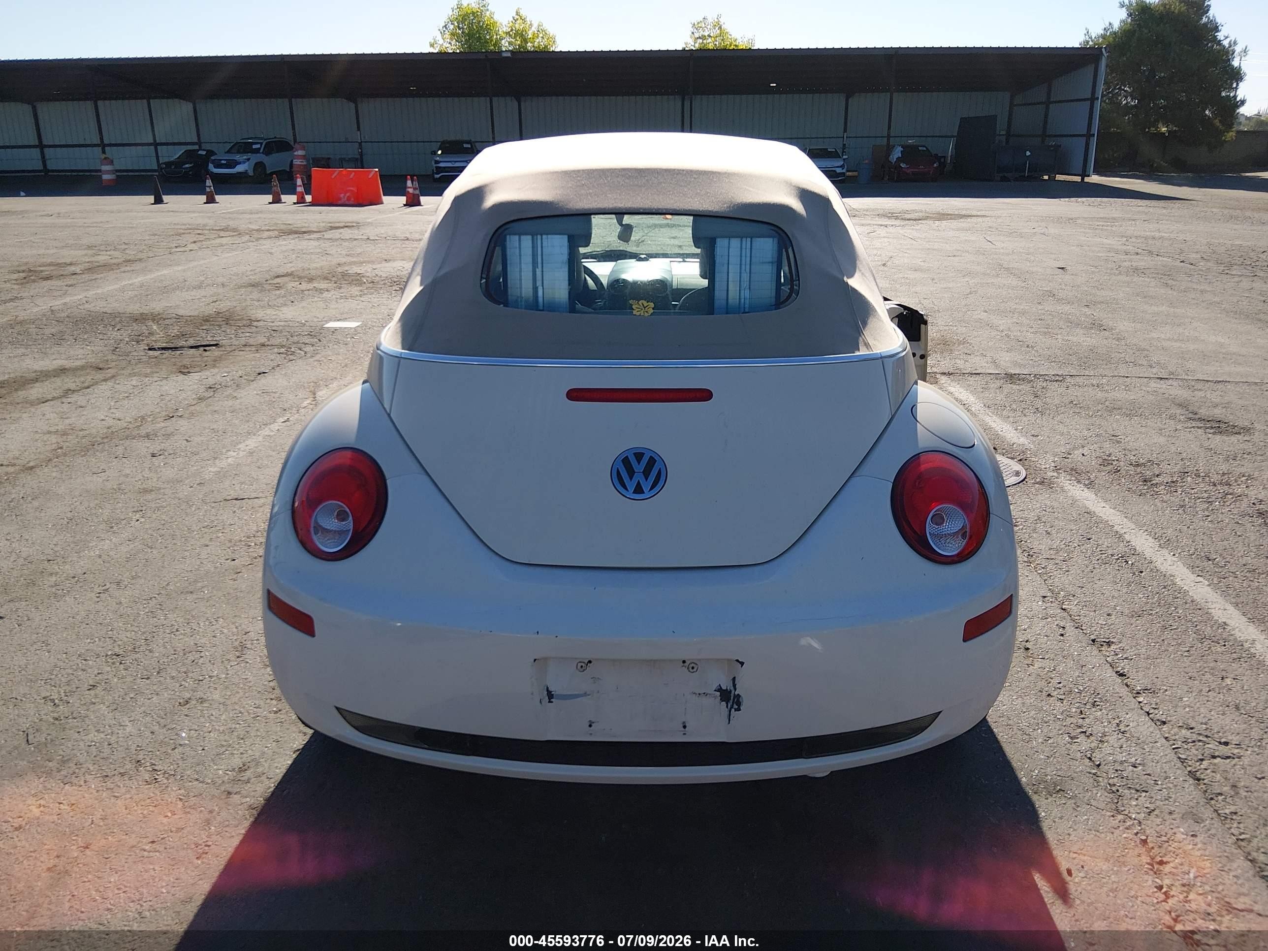2007 Volkswagen New Beetle 2.5 (a6) Бежевый vin: 3VWRF31Y77M407961