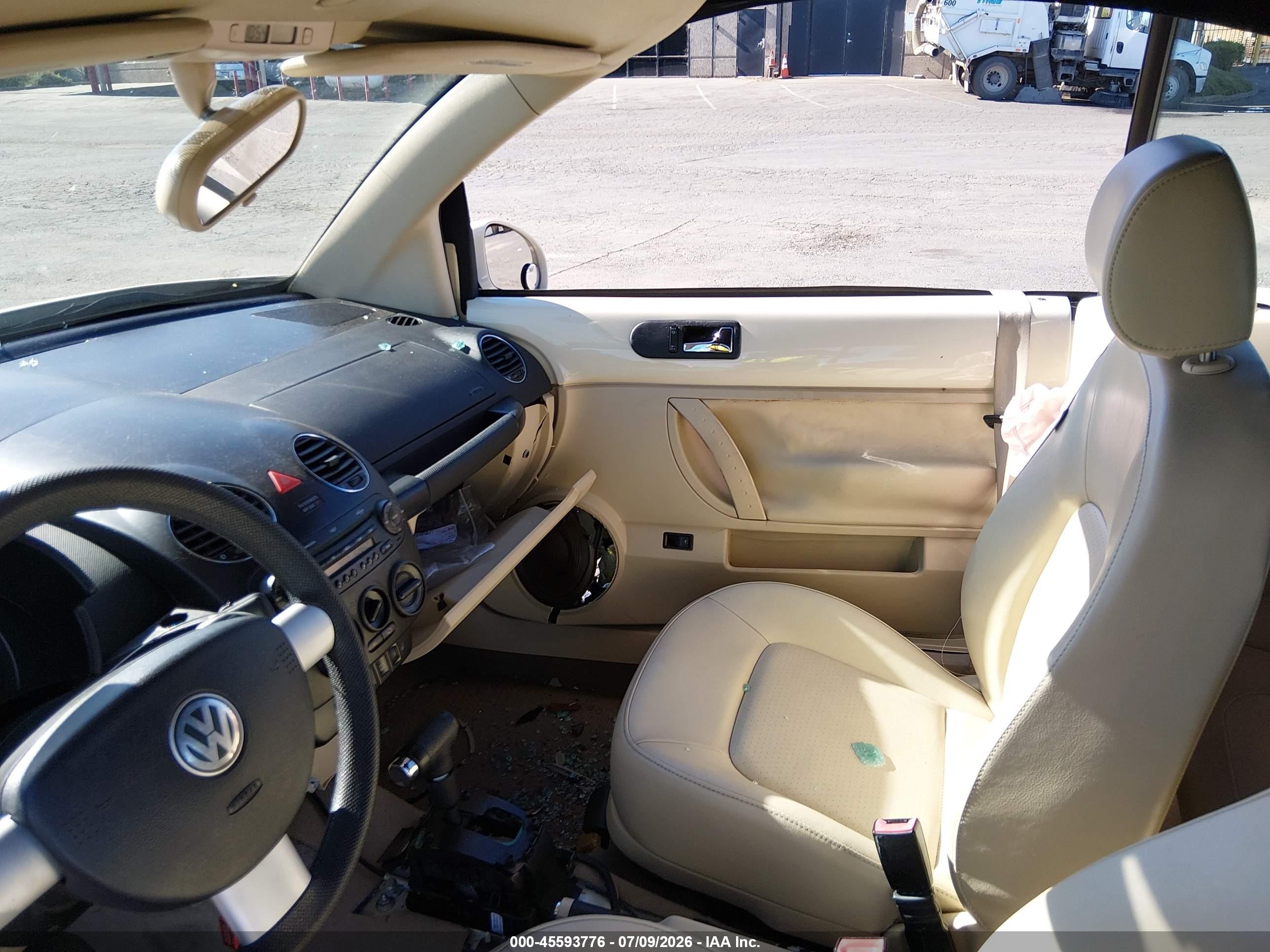 2007 Volkswagen New Beetle 2.5 (a6) Бежевый vin: 3VWRF31Y77M407961