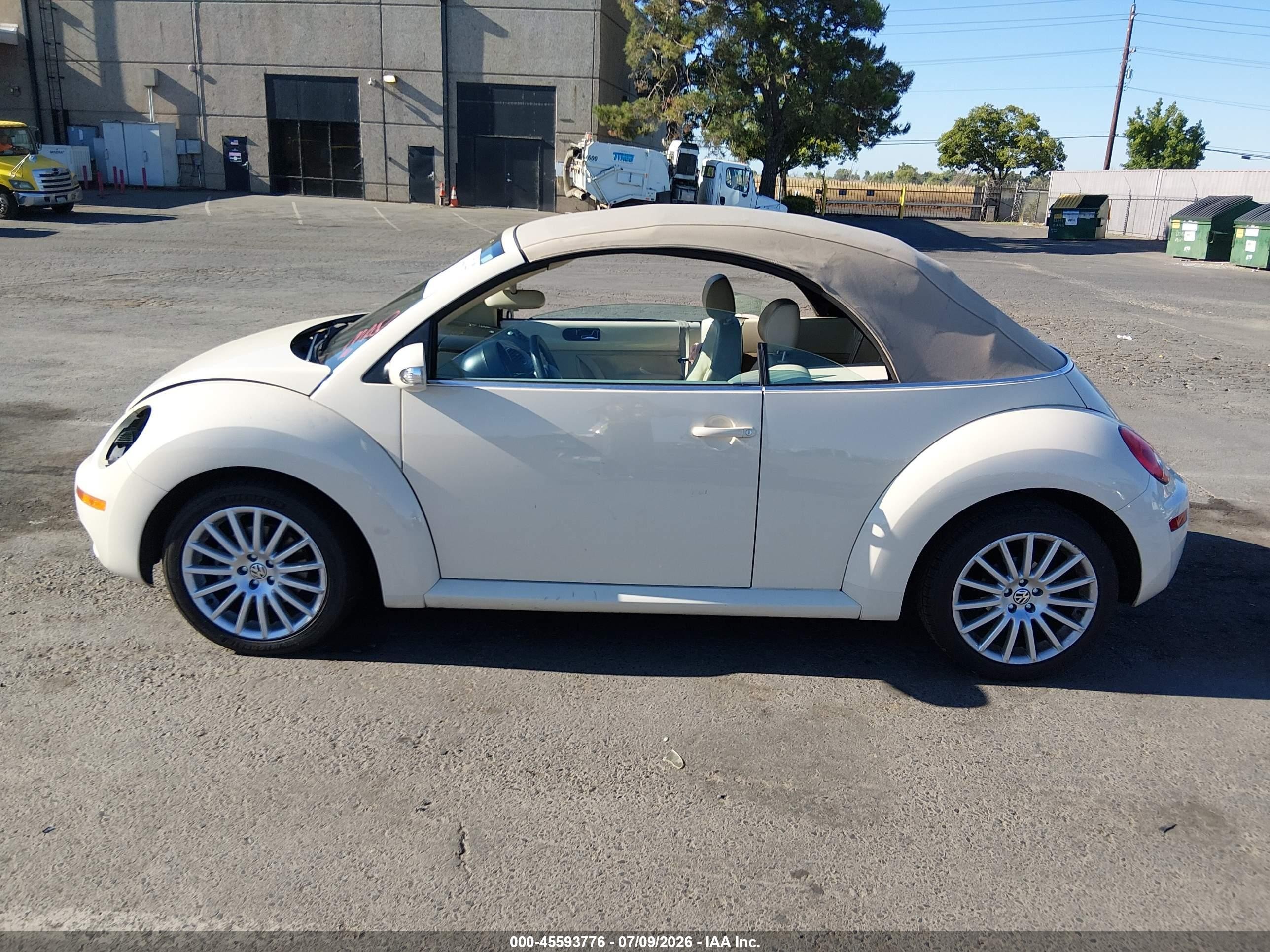 2007 Volkswagen New Beetle 2.5 (a6) Бежевый vin: 3VWRF31Y77M407961