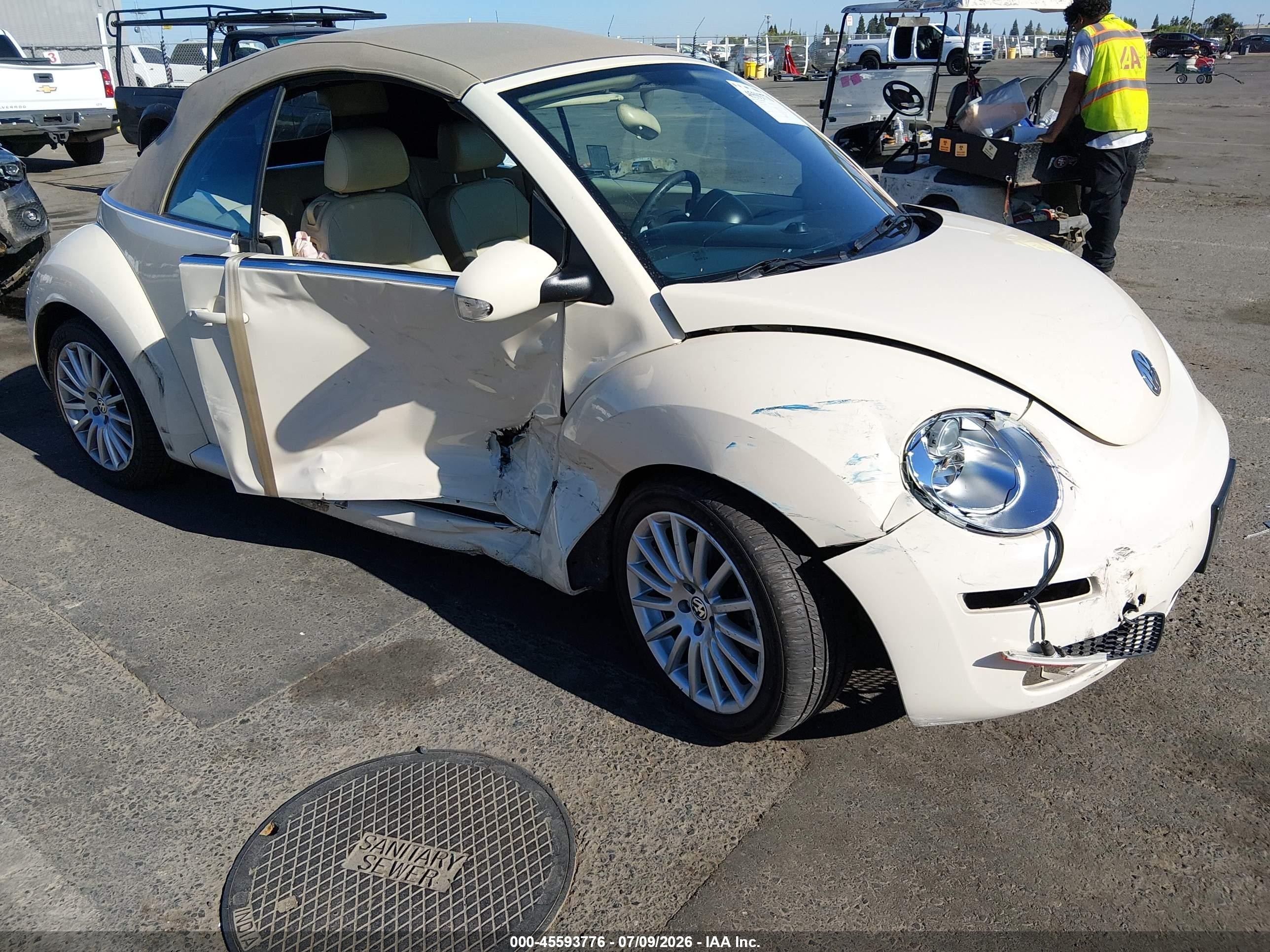 2007 Volkswagen New Beetle 2.5 (a6) Бежевый vin: 3VWRF31Y77M407961