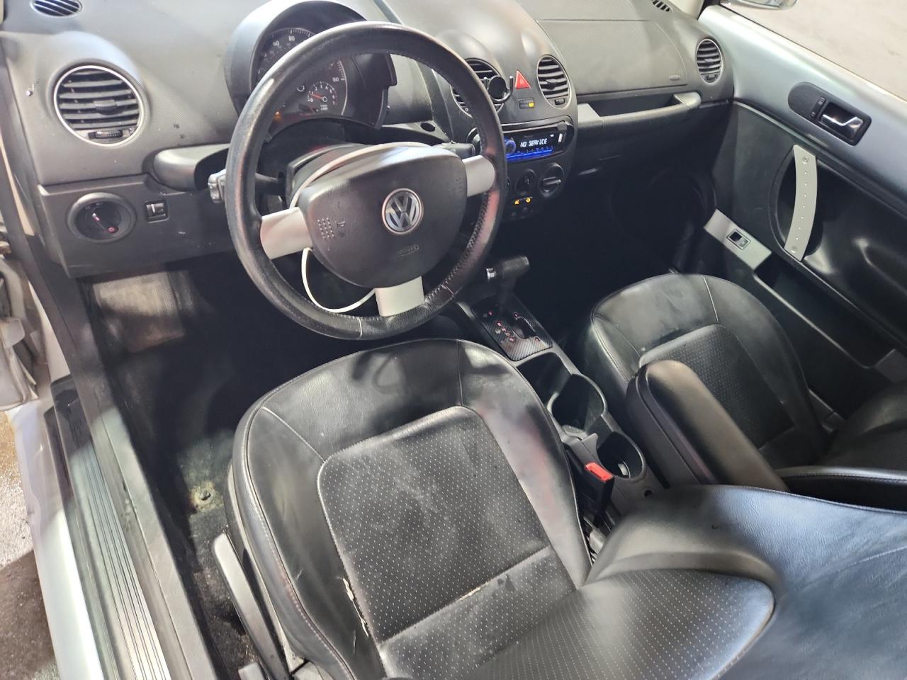 2007 Volkswagen New Beetle Convertible Option Package 1 Silver vin: 3VWRF31Y77M412299 Damage: Left Front Seat Cushion, Worn, Replacement Required