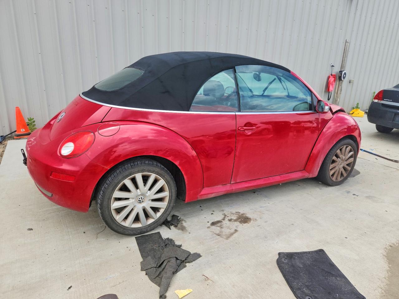 2008 Volkswagen New Beetle Convertible Se Red vin: 3VWRF31Y78M408366