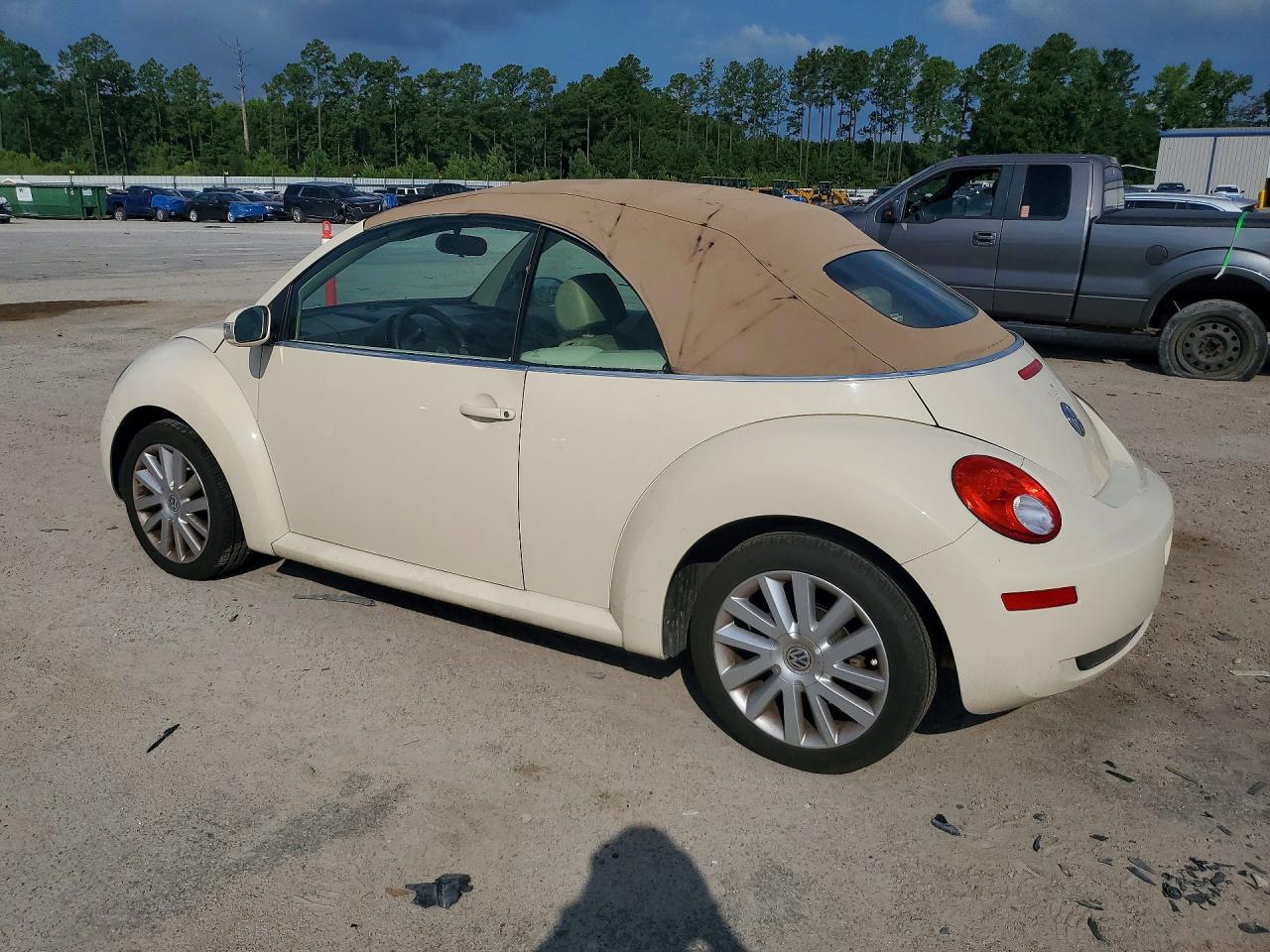 2009 Volkswagen New Beetle S Cream vin: 3VWRF31Y79M405646