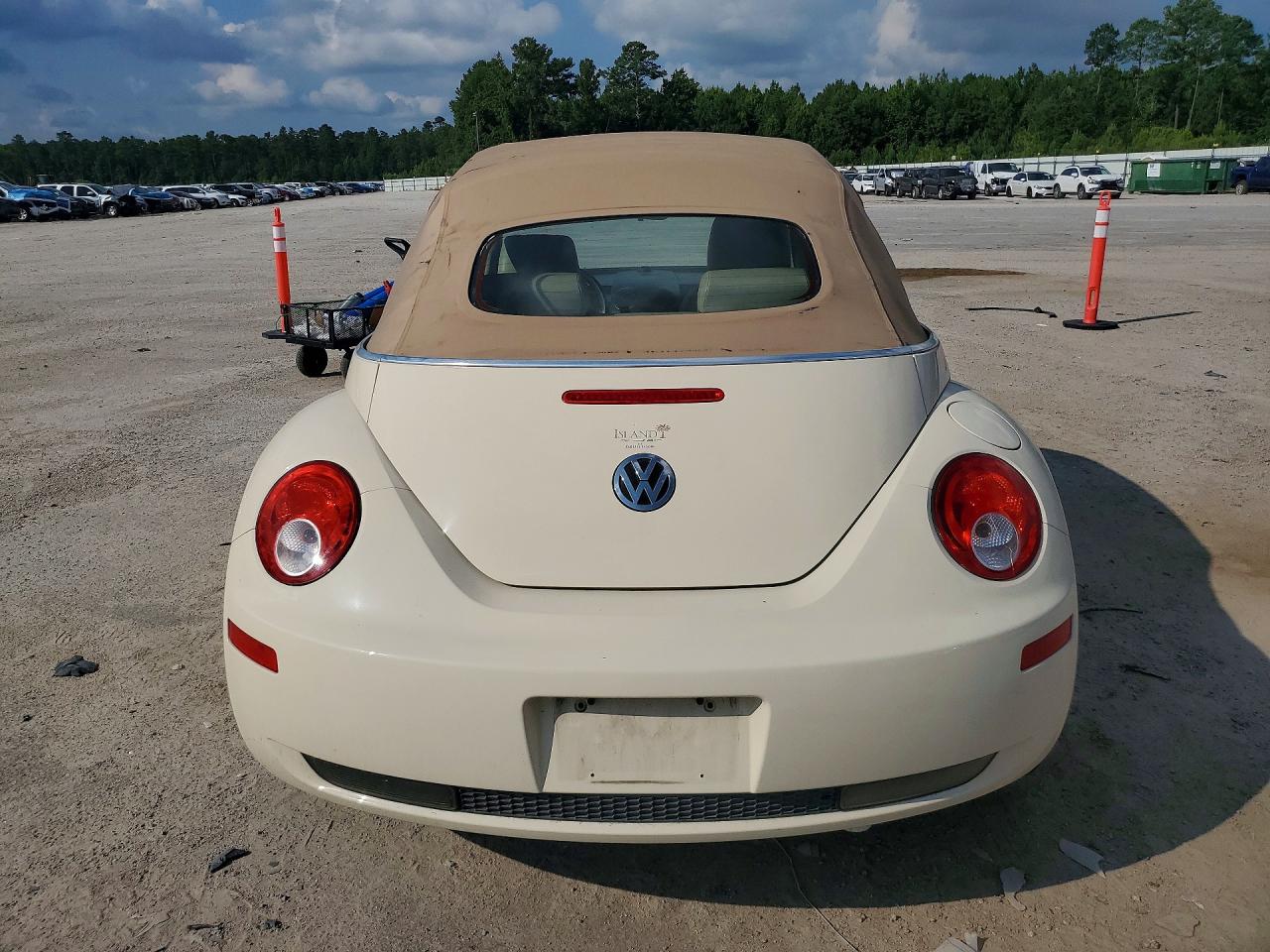 2009 Volkswagen New Beetle S Cream vin: 3VWRF31Y79M405646