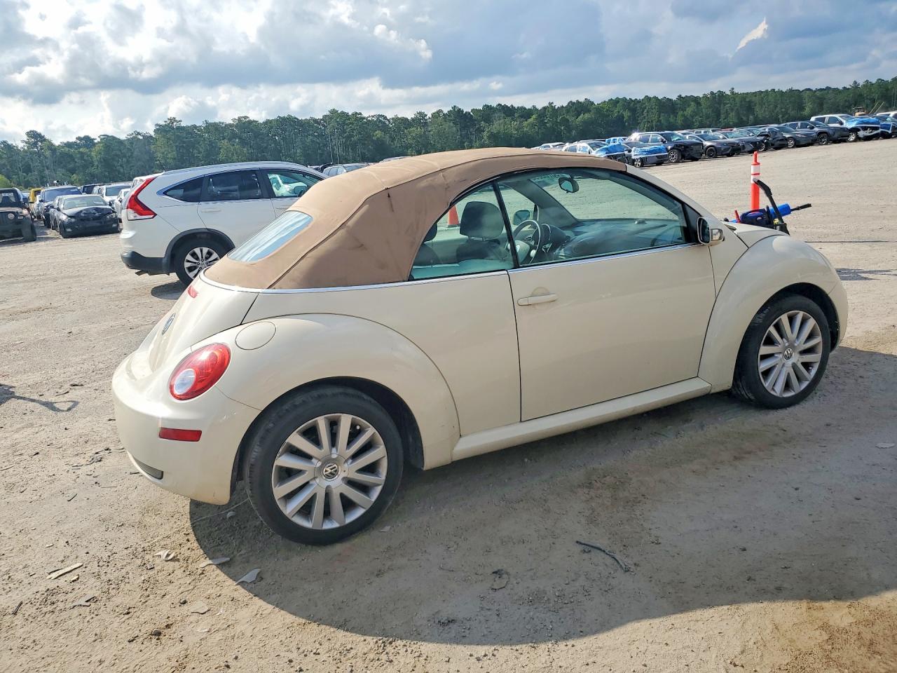 2009 Volkswagen New Beetle S Cream vin: 3VWRF31Y79M405646
