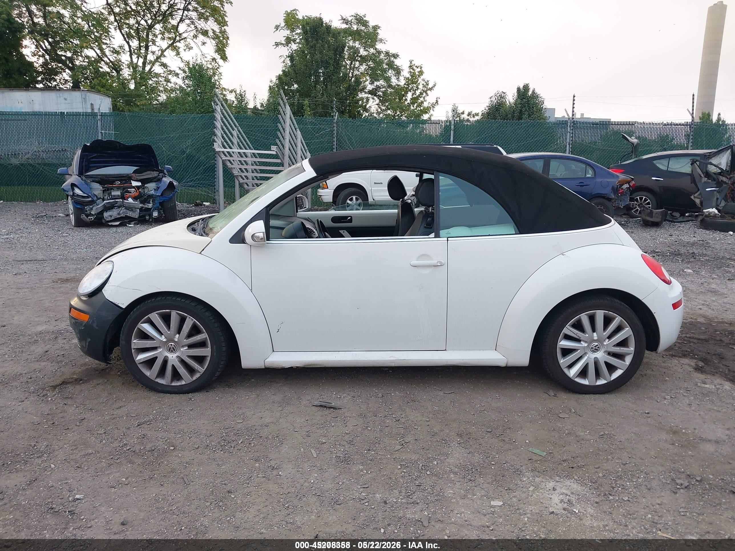 2009 Volkswagen New Beetle 2.5l White vin: 3VWRF31Y79M410264