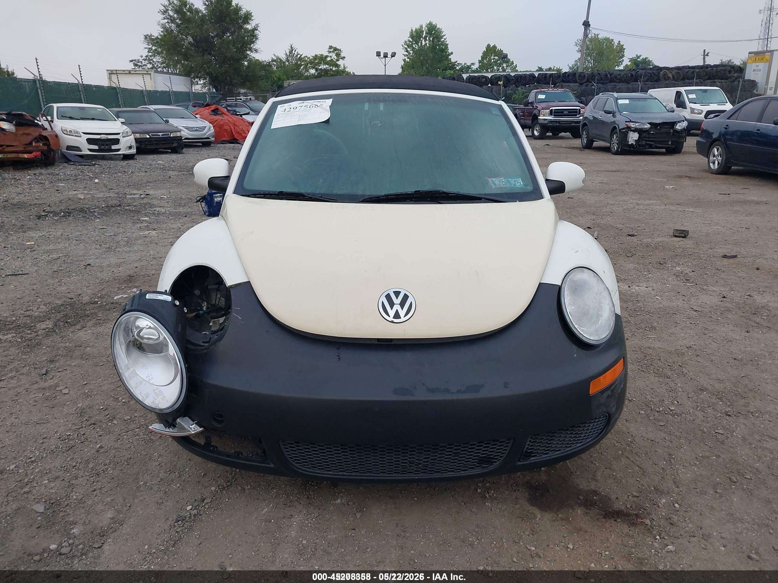 2009 Volkswagen New Beetle 2.5l White vin: 3VWRF31Y79M410264