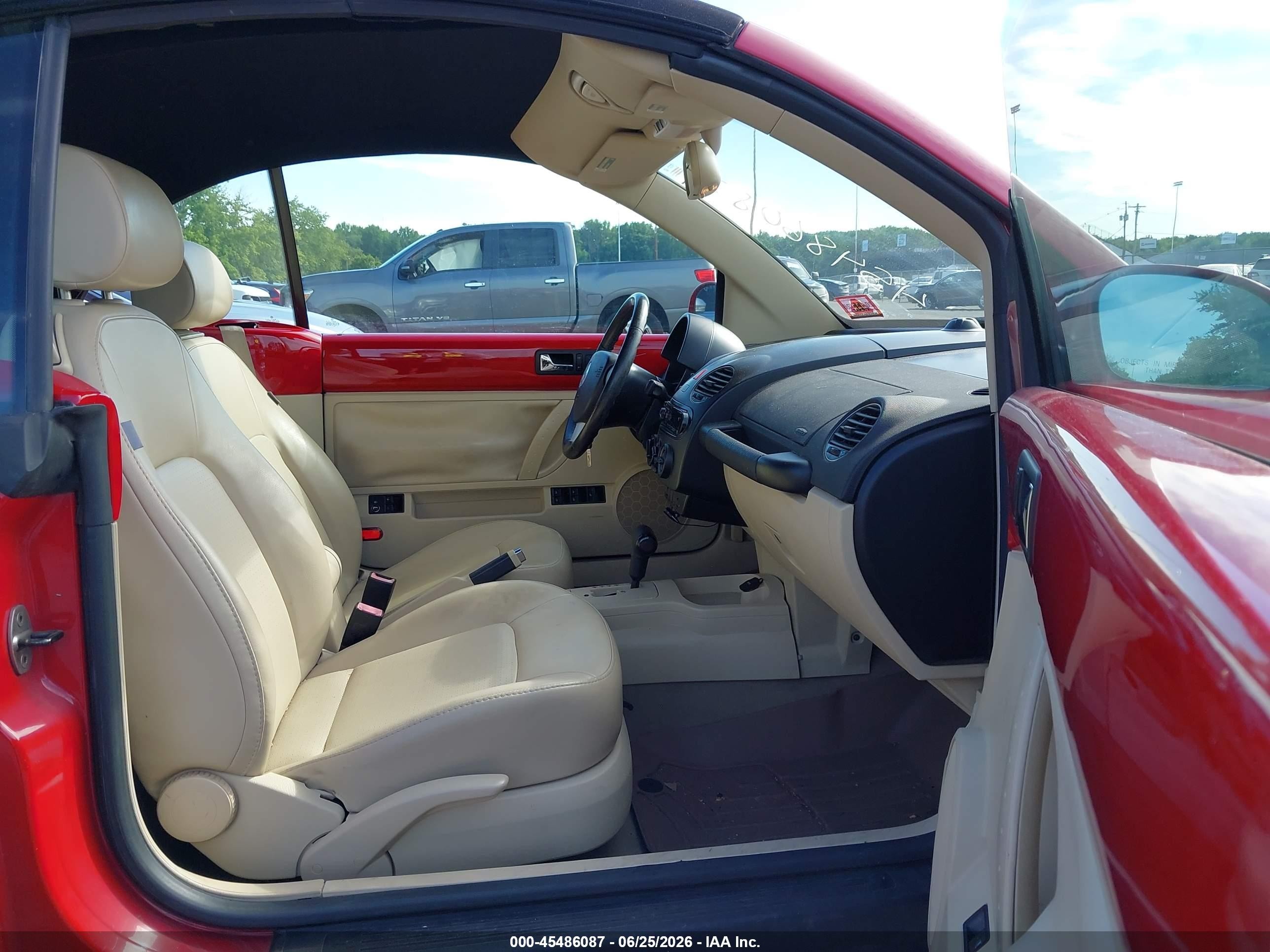 2009 Volkswagen New Beetle S Red vin: 3VWRF31Y89M403243