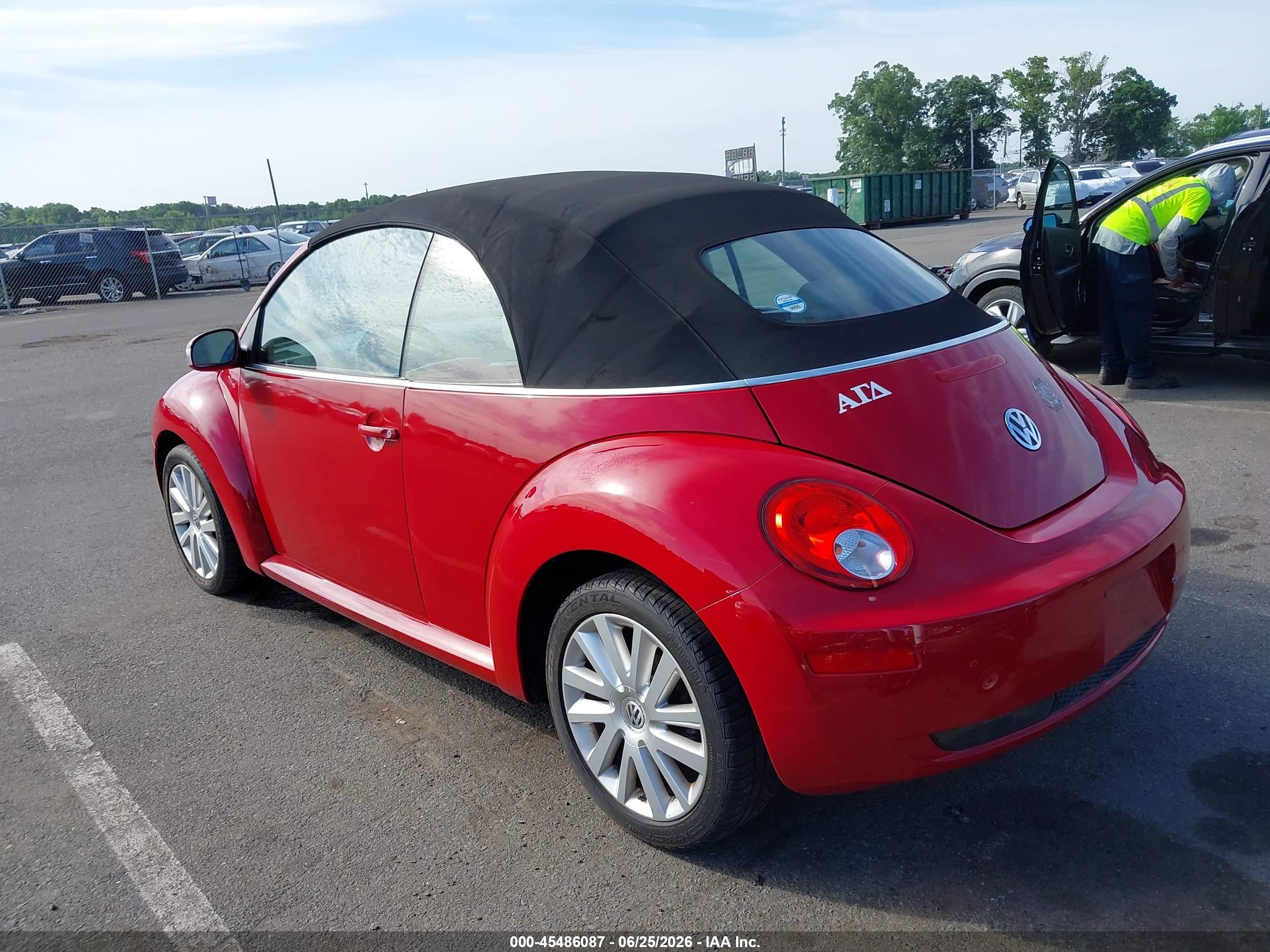 2009 Volkswagen New Beetle S Red vin: 3VWRF31Y89M403243