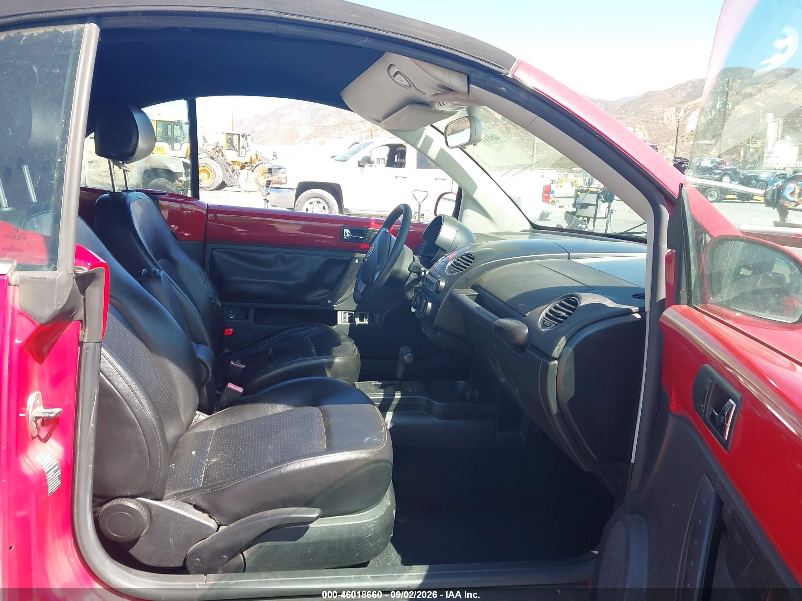 2006 Volkswagen New Beetle 2.5 Red vin: 3VWRF31Y96M305477