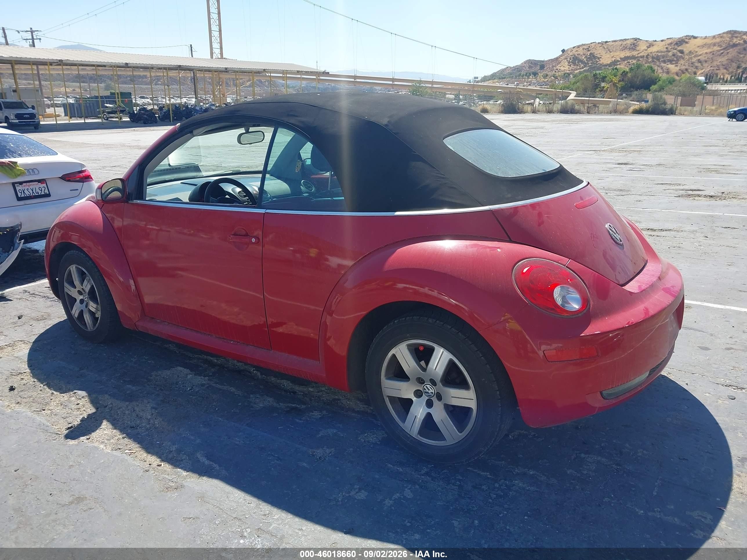 2006 Volkswagen New Beetle 2.5 Red vin: 3VWRF31Y96M305477