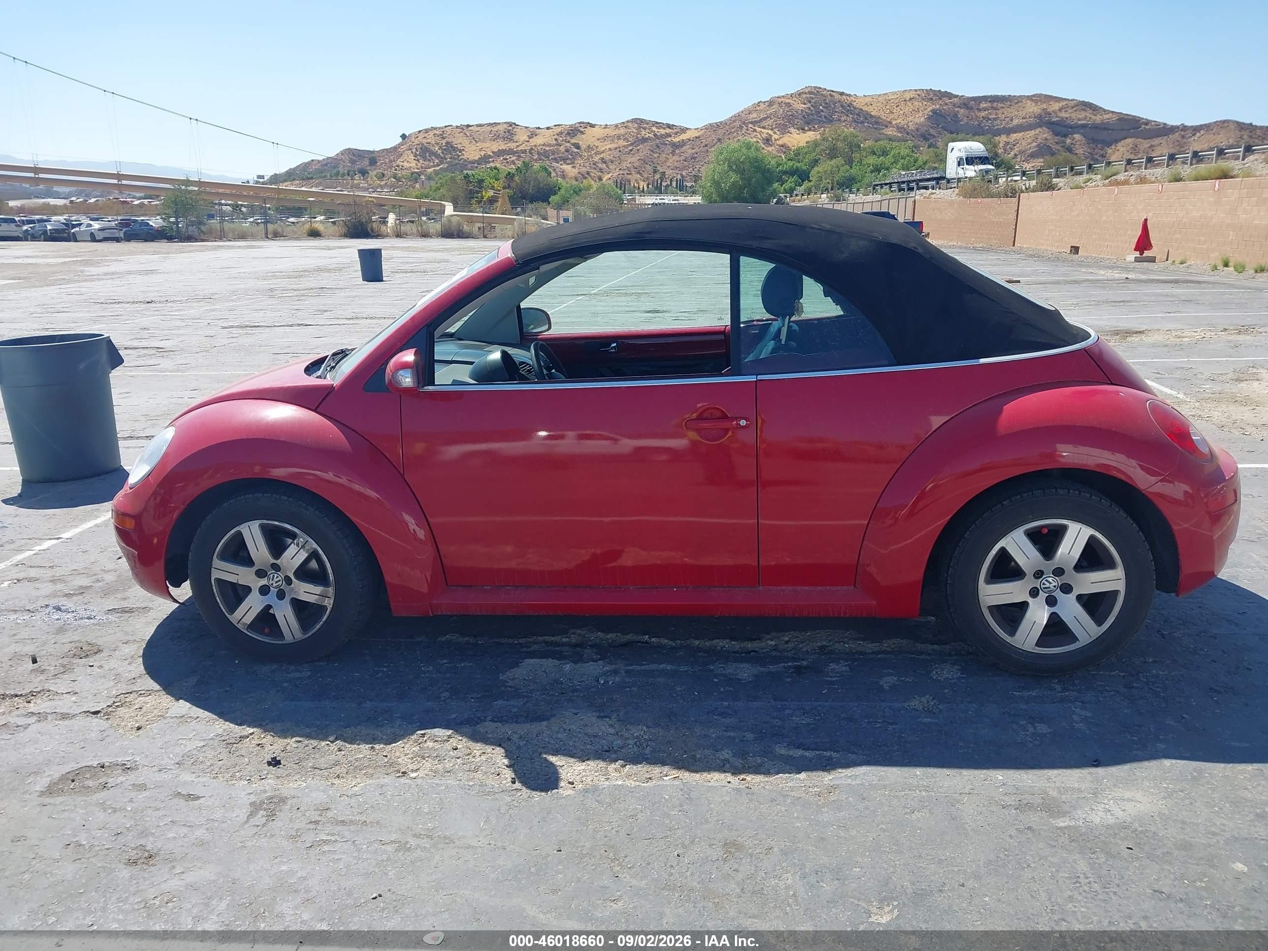 2006 Volkswagen New Beetle 2.5 Red vin: 3VWRF31Y96M305477