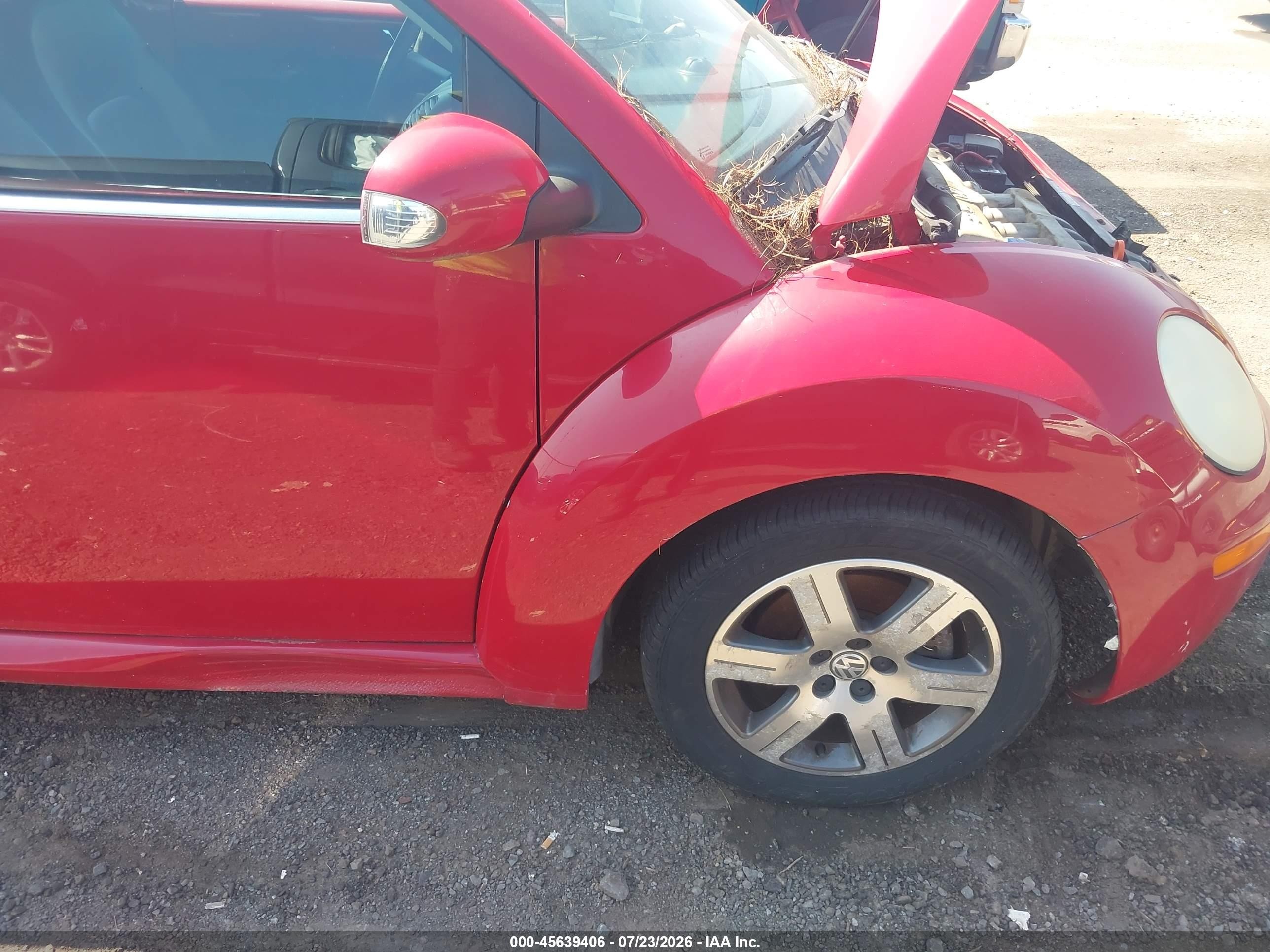 2006 Volkswagen New Beetle 2.5 Red vin: 3VWRF31YX6M310073