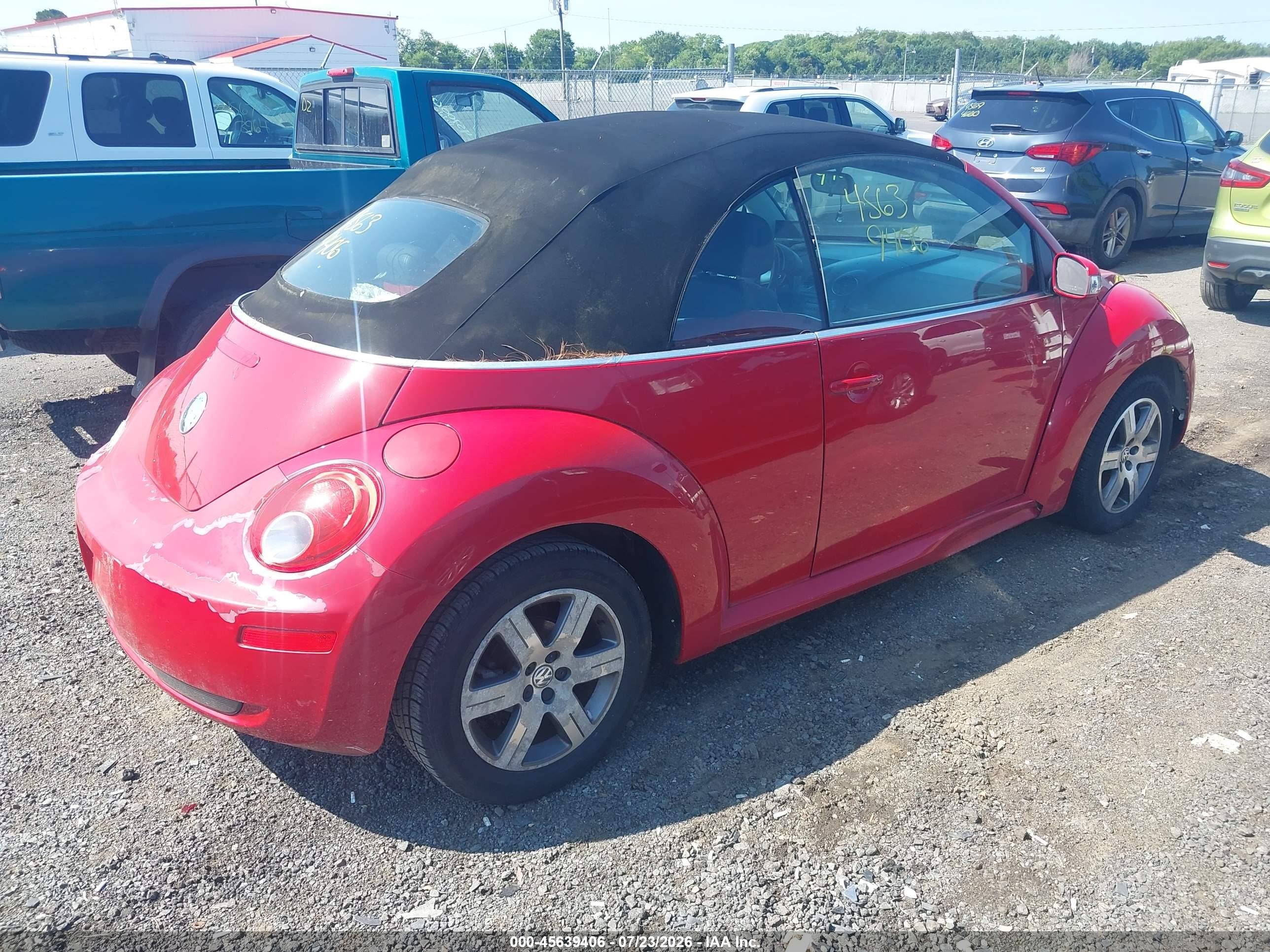 2006 Volkswagen New Beetle 2.5 Red vin: 3VWRF31YX6M310073