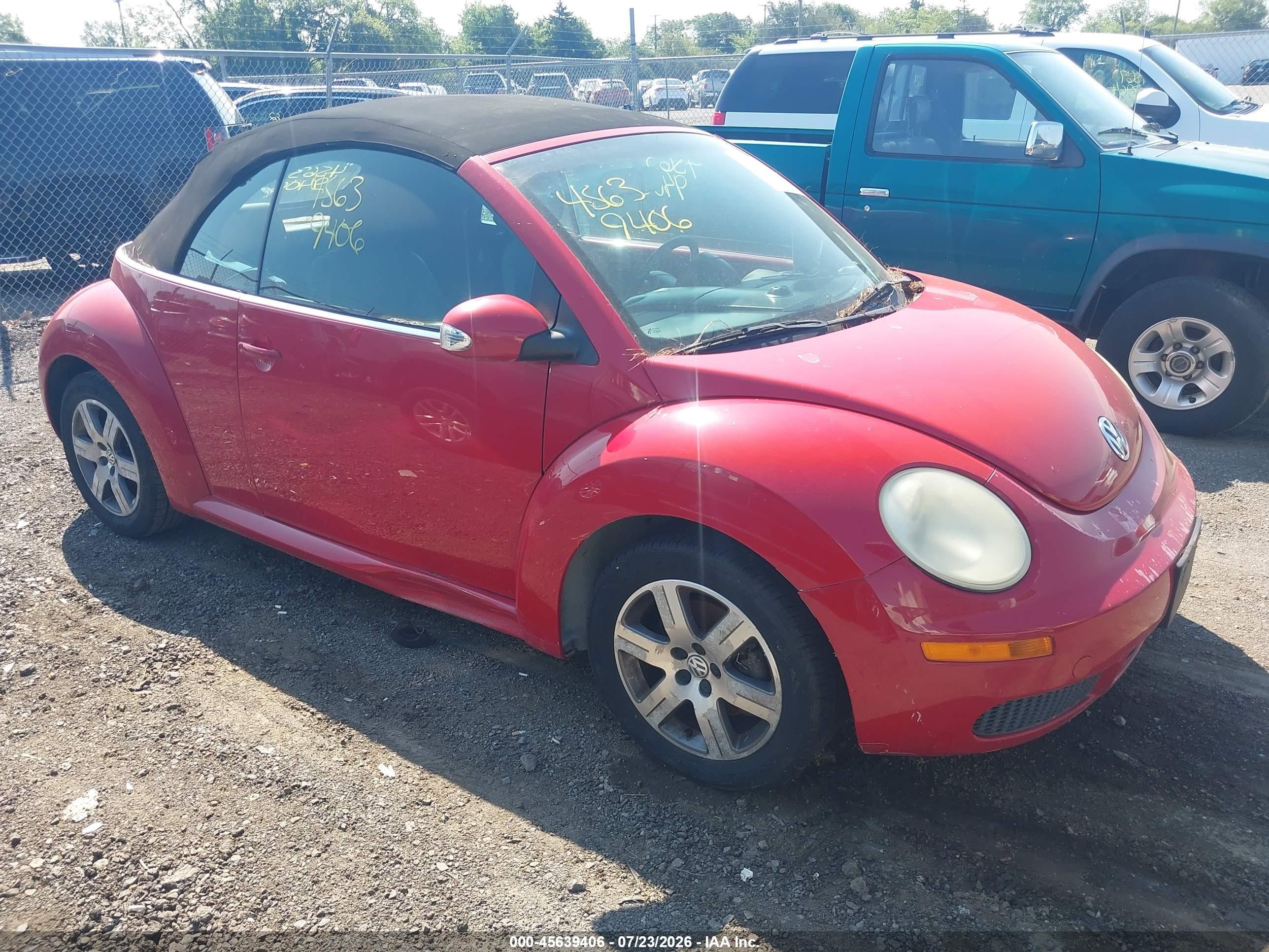 2006 Volkswagen New Beetle 2.5 Red vin: 3VWRF31YX6M310073