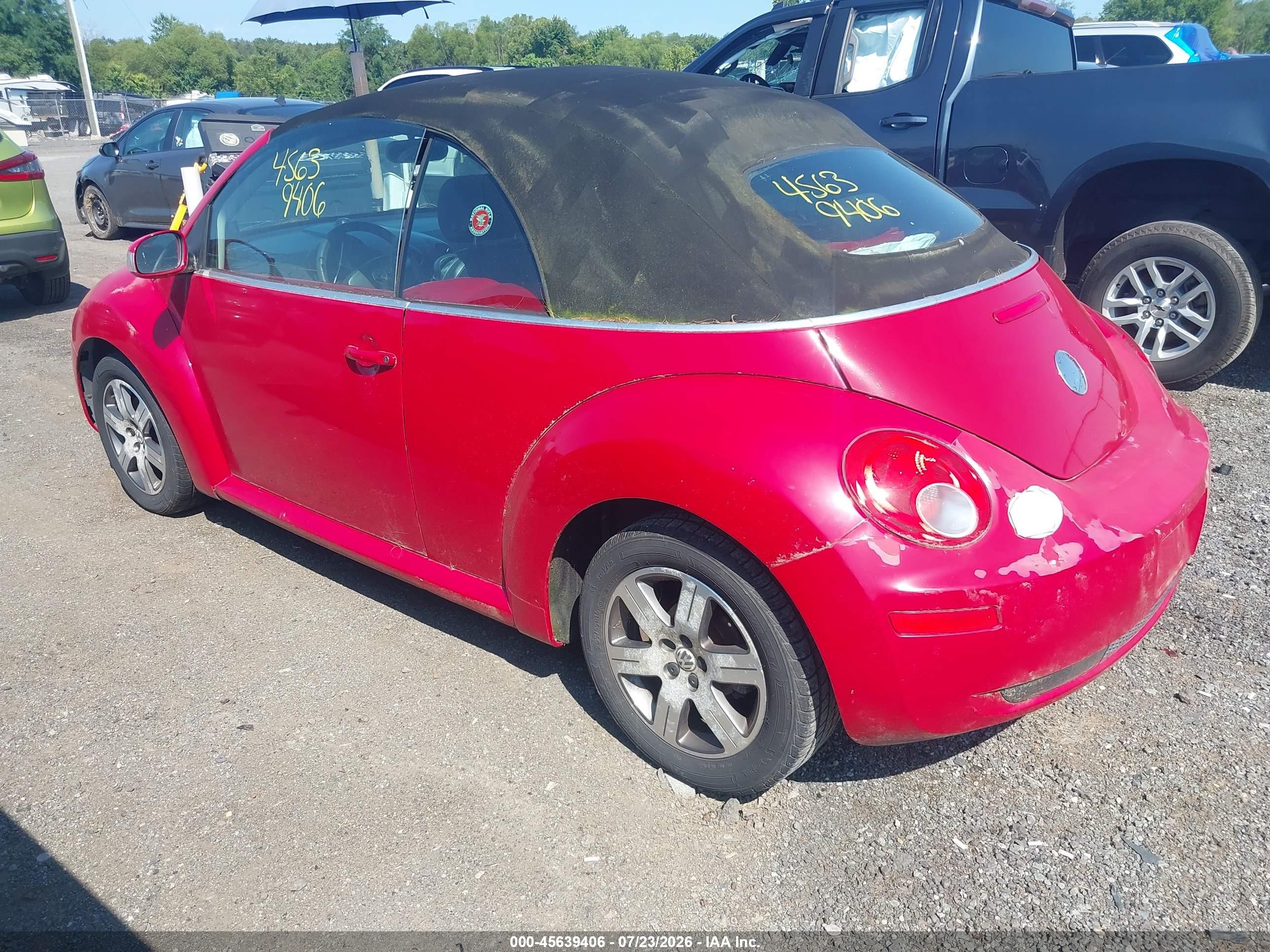 2006 Volkswagen New Beetle 2.5 Red vin: 3VWRF31YX6M310073