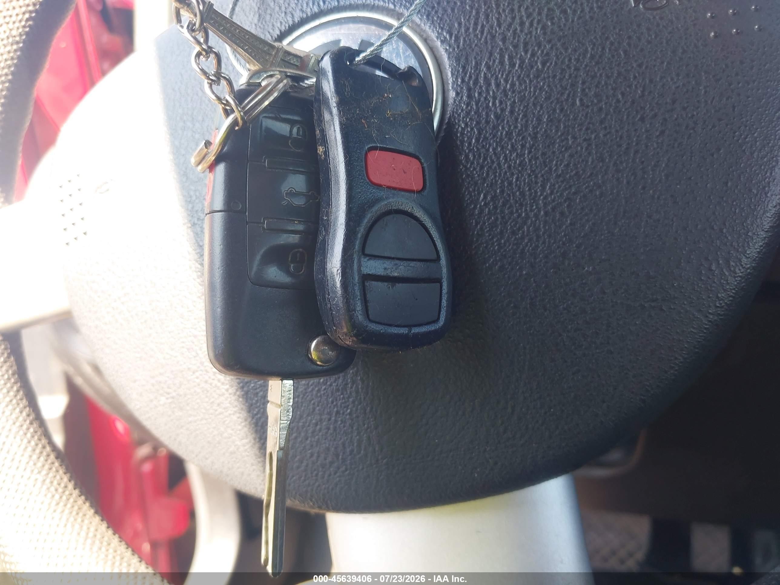 2006 Volkswagen New Beetle 2.5 Red vin: 3VWRF31YX6M310073