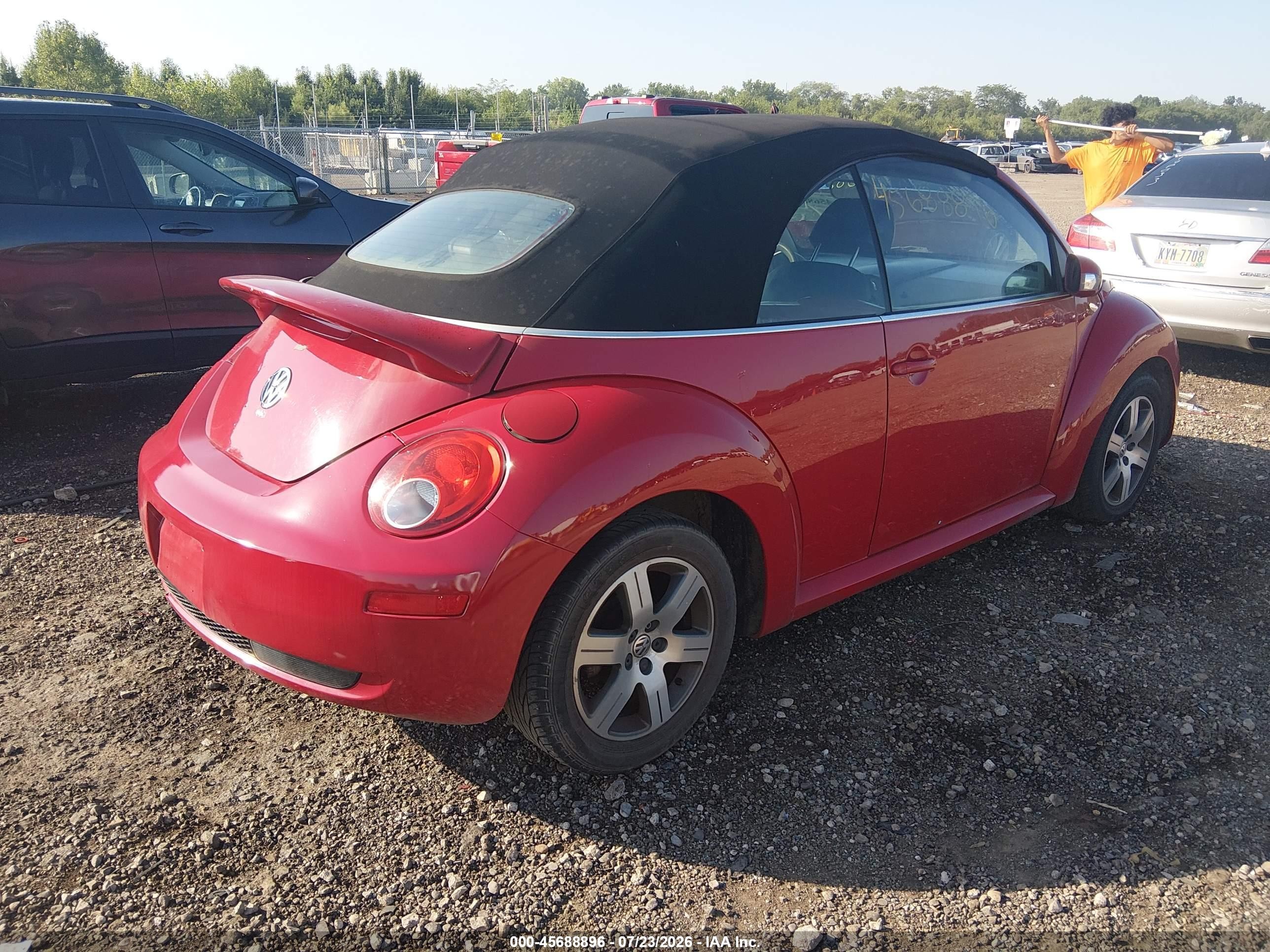 2006 Volkswagen New Beetle 2.5 Red vin: 3VWRF31YX6M332882