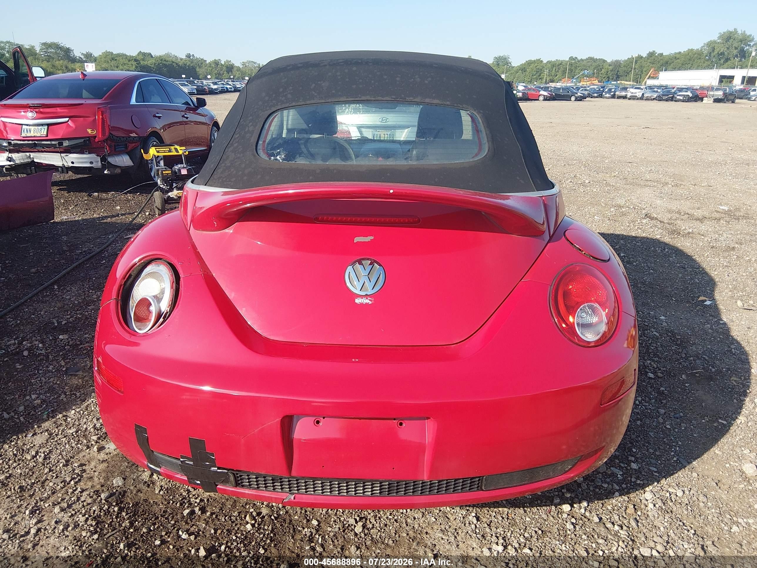 2006 Volkswagen New Beetle 2.5 Red vin: 3VWRF31YX6M332882