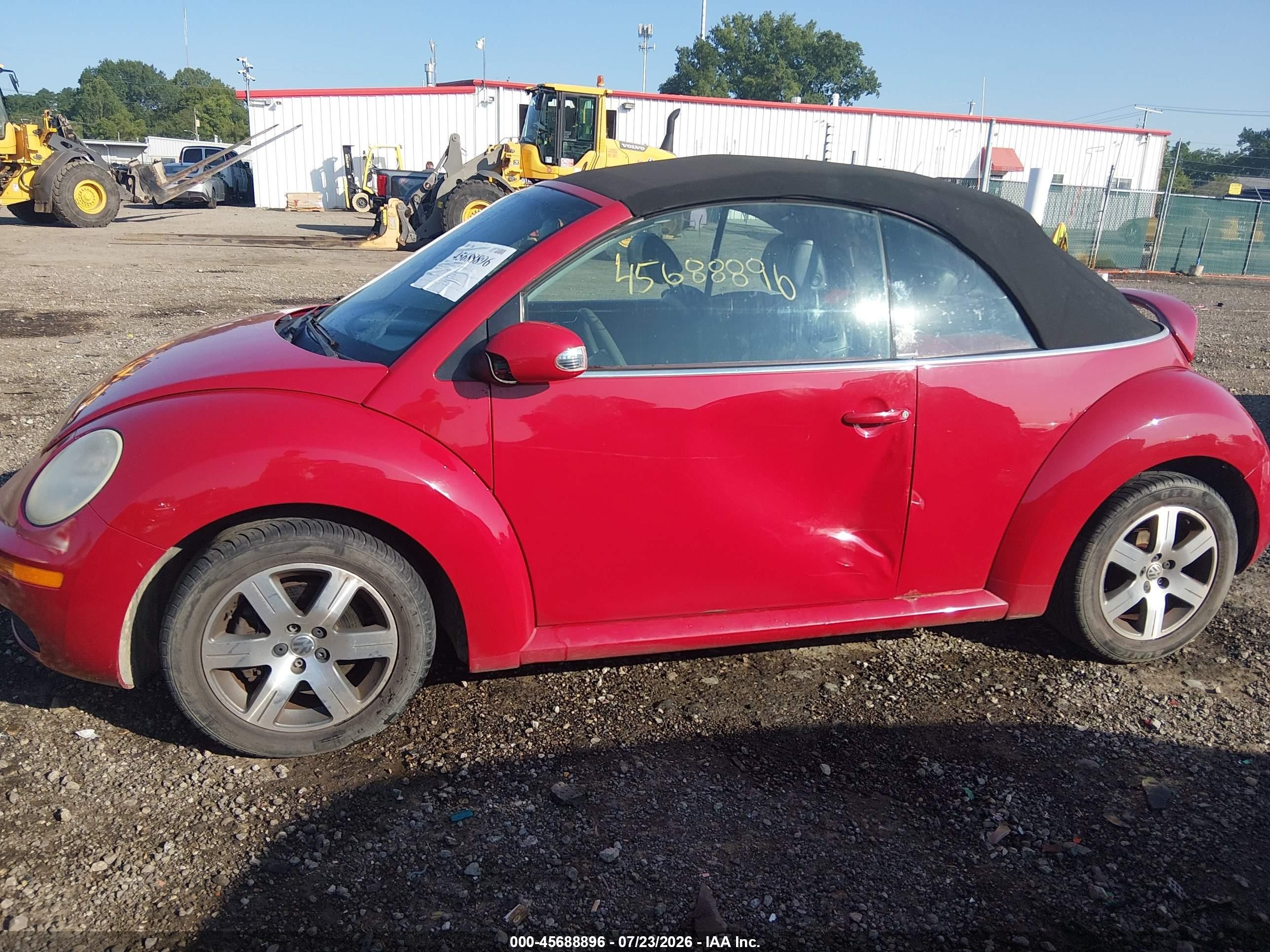 2006 Volkswagen New Beetle 2.5 Red vin: 3VWRF31YX6M332882
