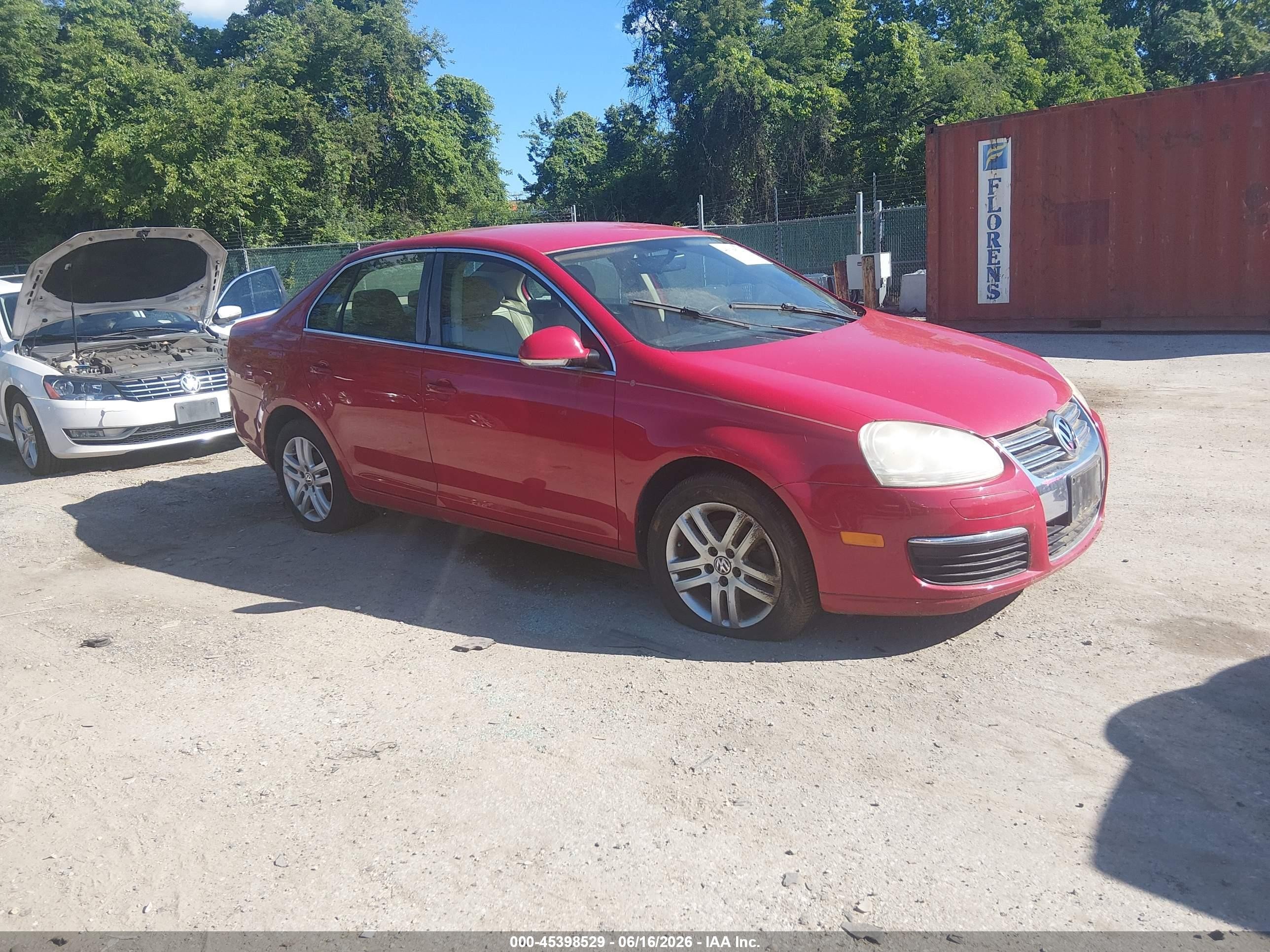 2007 Volkswagen Jetta 2.5 Red vin: 3VWRF71K87M167824