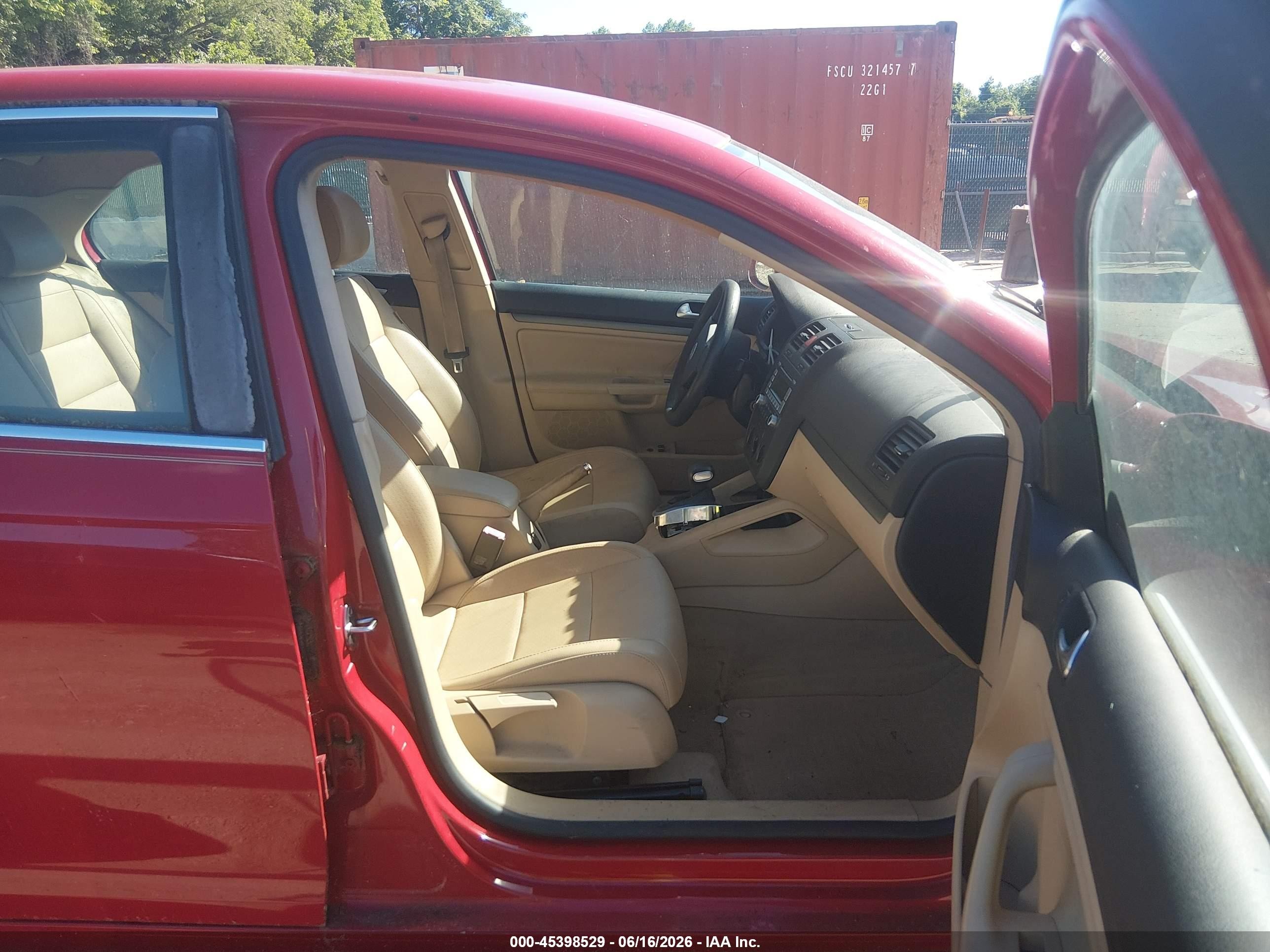 2007 Volkswagen Jetta 2.5 Red vin: 3VWRF71K87M167824