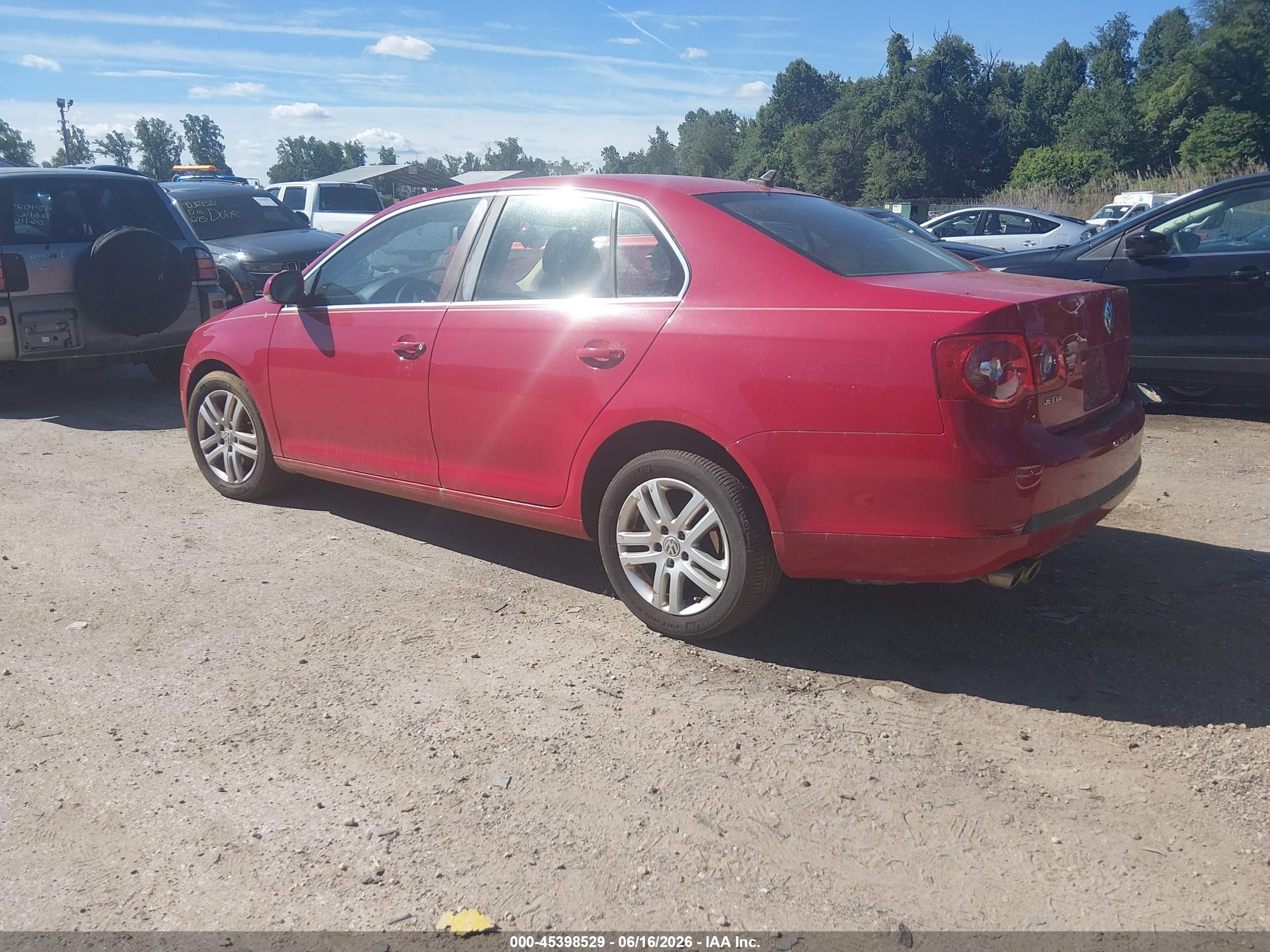 2007 Volkswagen Jetta 2.5 Red vin: 3VWRF71K87M167824