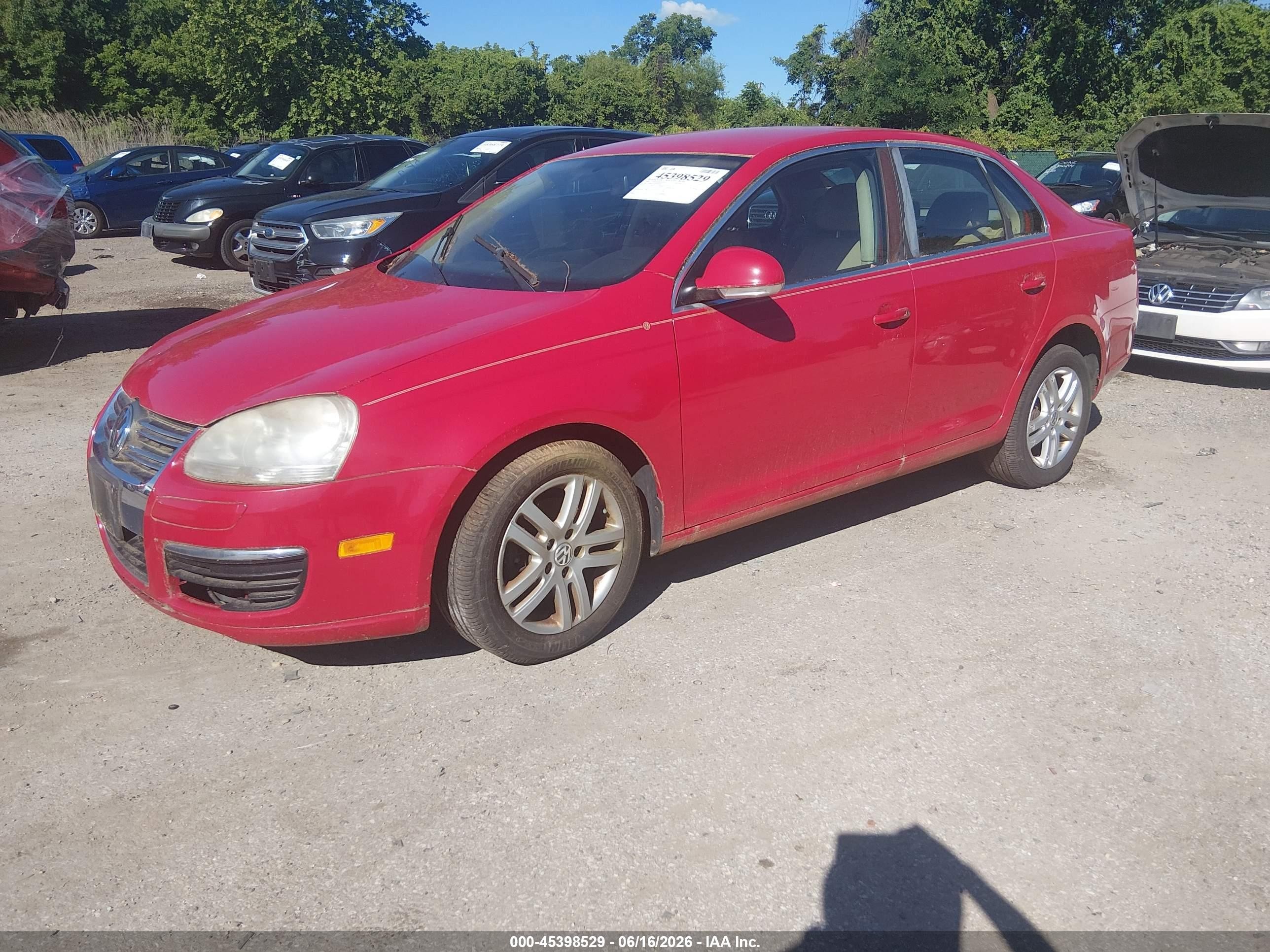 2007 Volkswagen Jetta 2.5 Red vin: 3VWRF71K87M167824