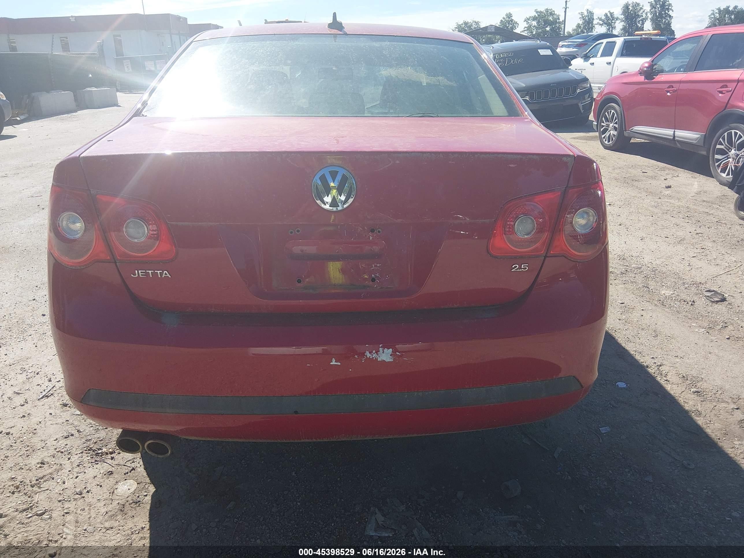 2007 Volkswagen Jetta 2.5 Red vin: 3VWRF71K87M167824