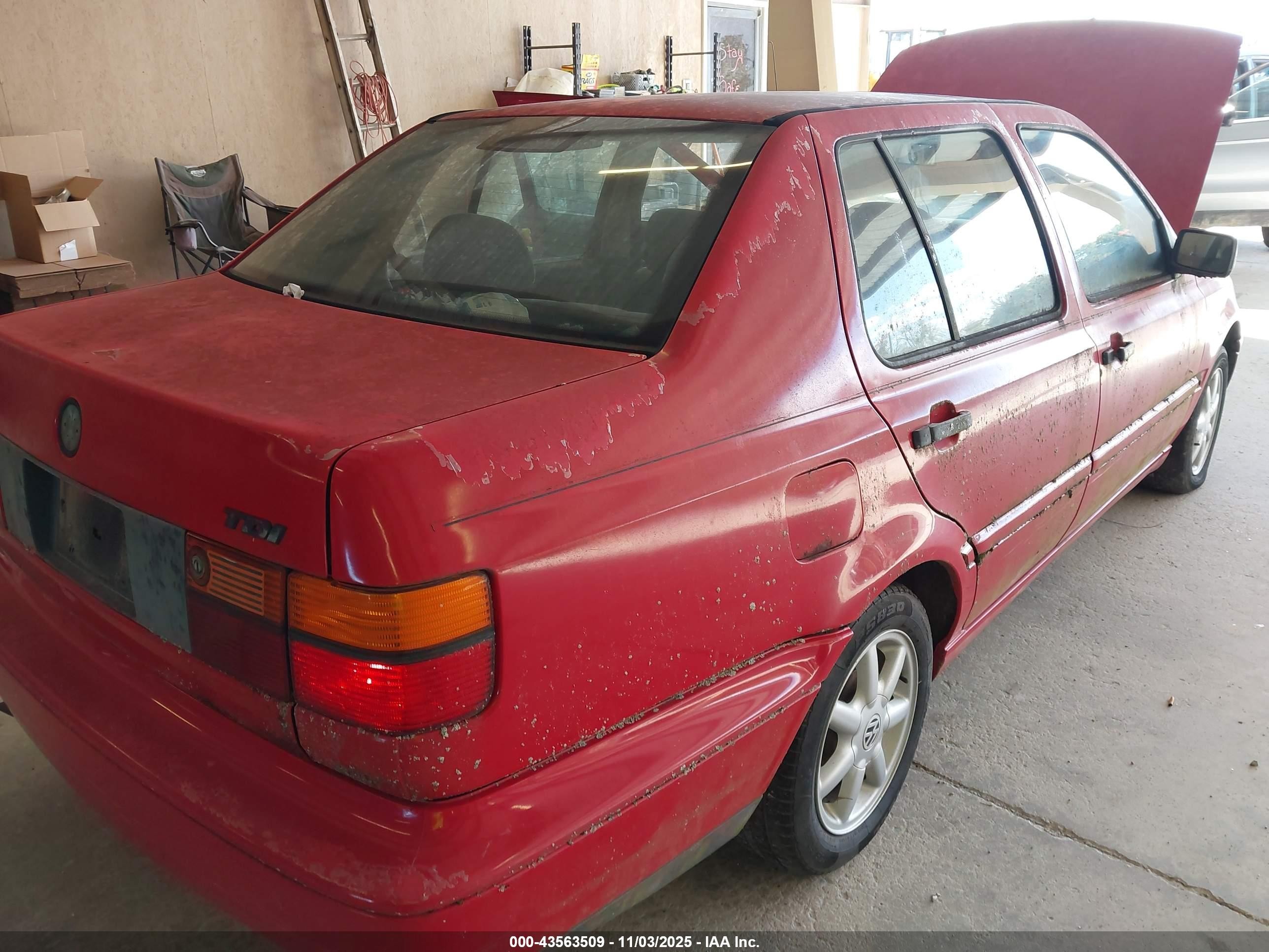 1998 Volkswagen Jetta Tdi Red vin: 3VWRF81H7WM238536