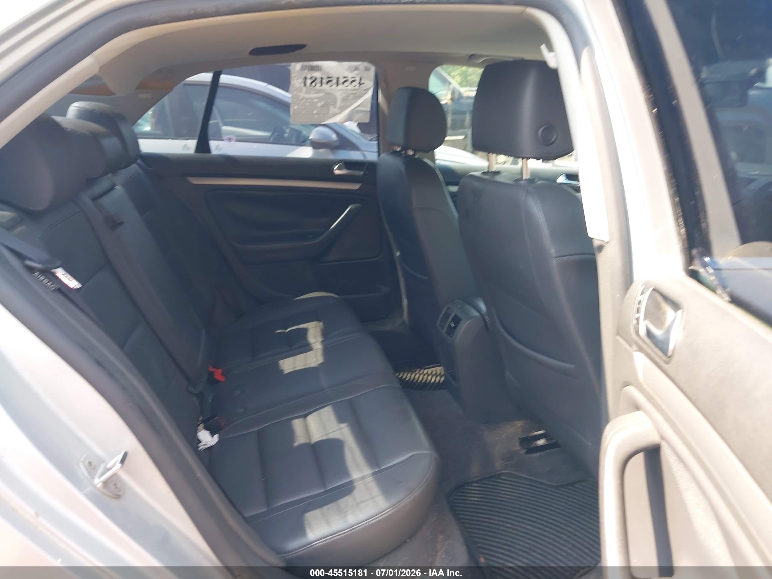 2006 Volkswagen Jetta 2.5 Silver vin: 3VWRF81K66M800096