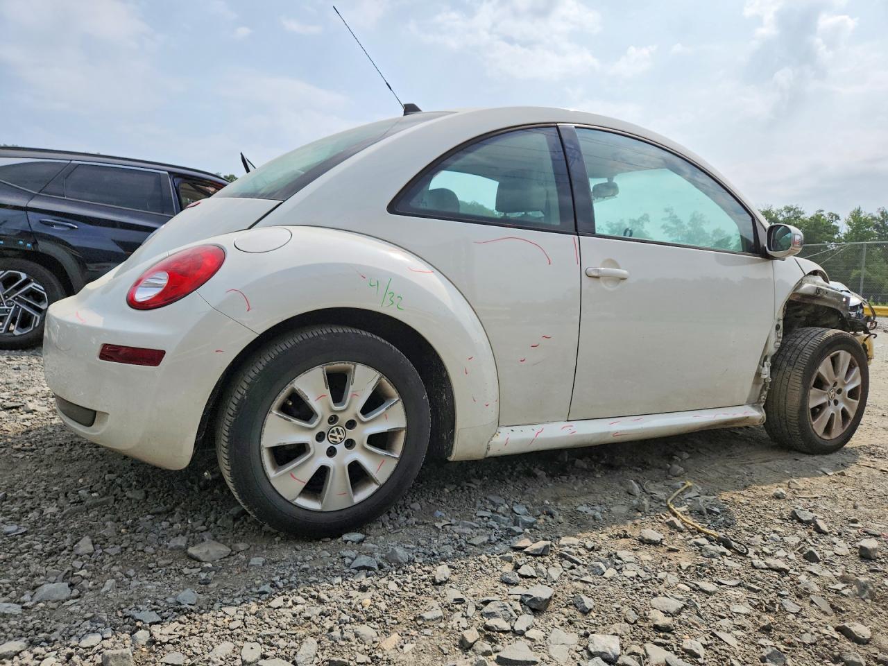 2009 Volkswagen New Beetle S White vin: 3VWRG31C09M515858
