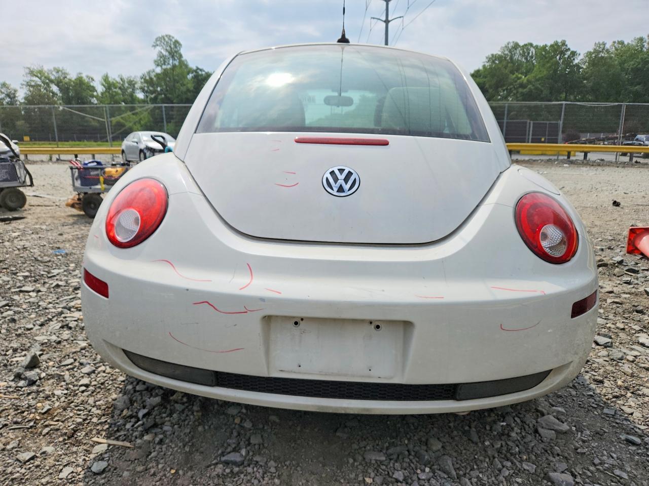 2009 Volkswagen New Beetle S White vin: 3VWRG31C09M515858