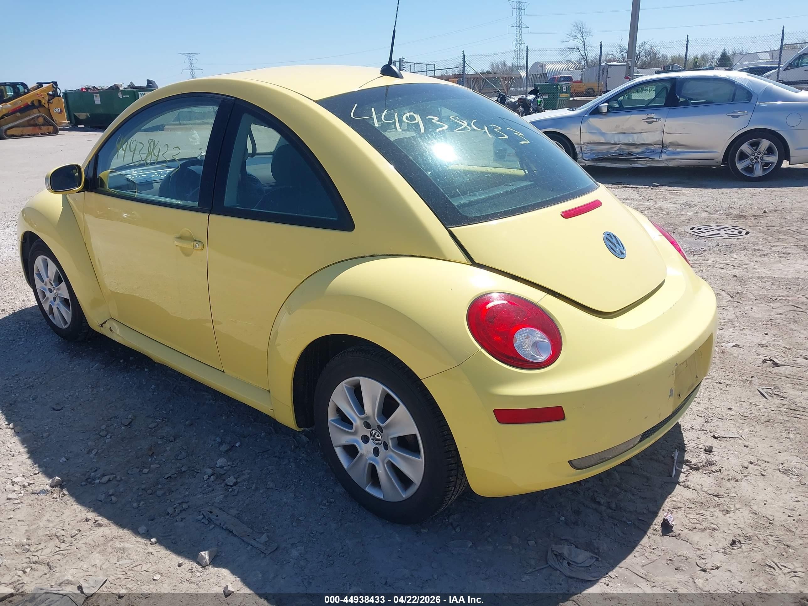 2008 Volkswagen New Beetle S Yellow vin: 3VWRG31C58M517992