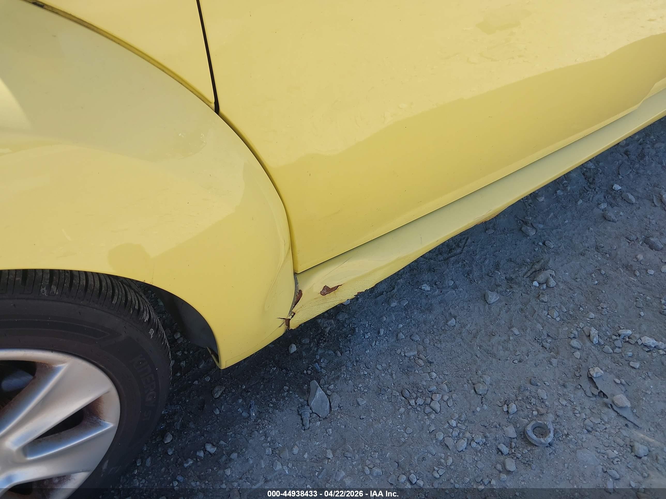 2008 Volkswagen New Beetle S Yellow vin: 3VWRG31C58M517992