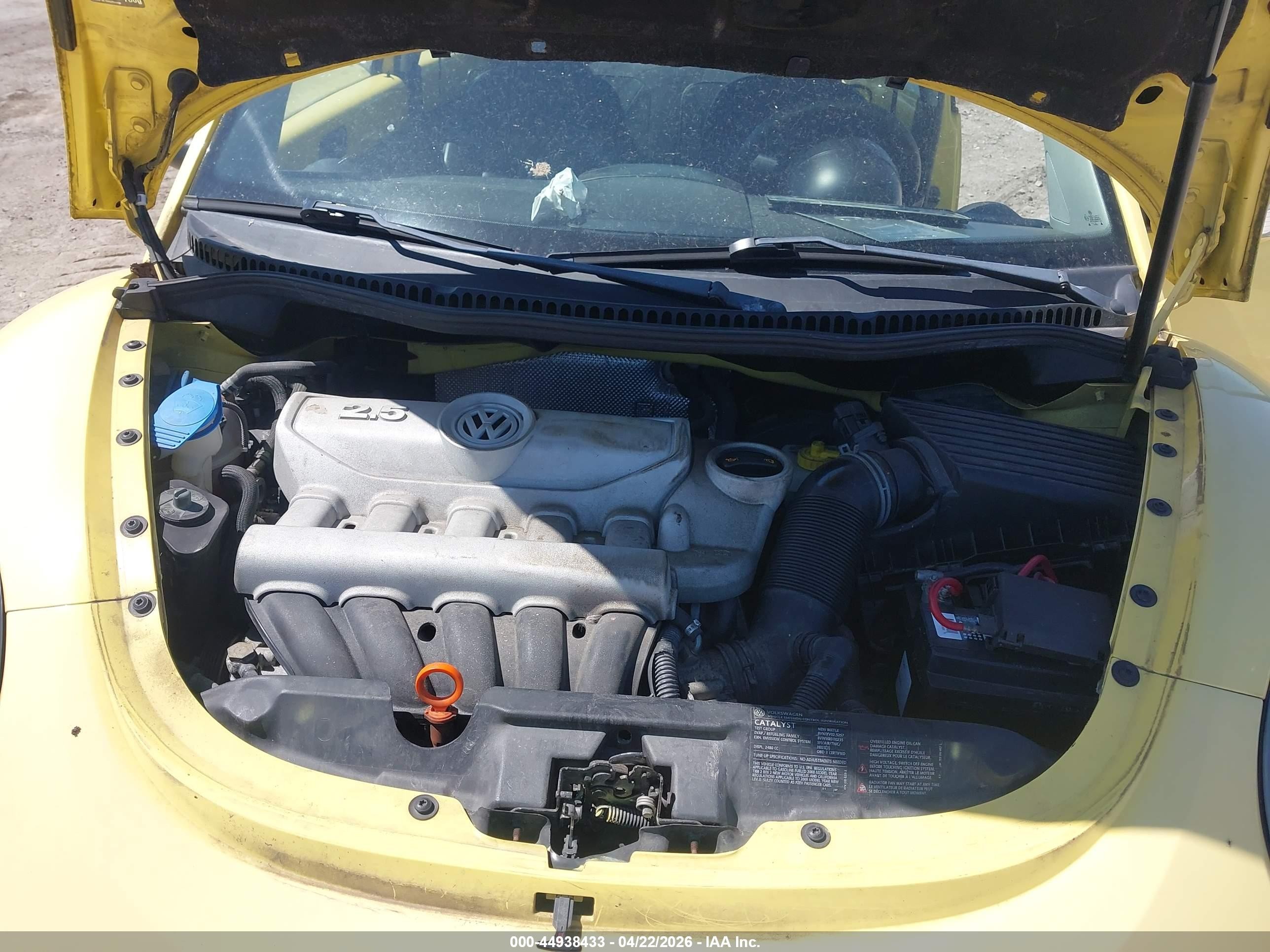 2008 Volkswagen New Beetle S Yellow vin: 3VWRG31C58M517992