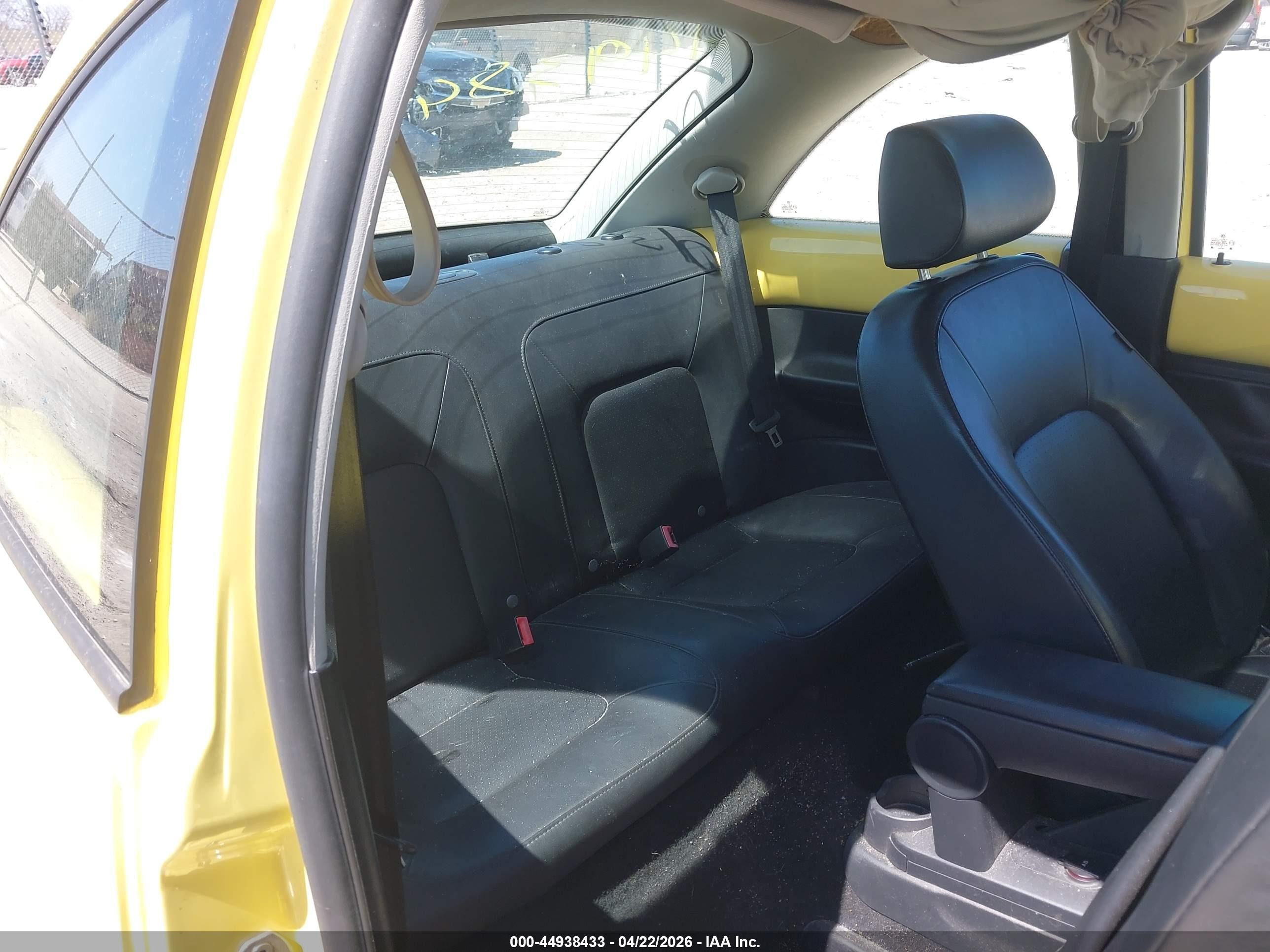 2008 Volkswagen New Beetle S Yellow vin: 3VWRG31C58M517992