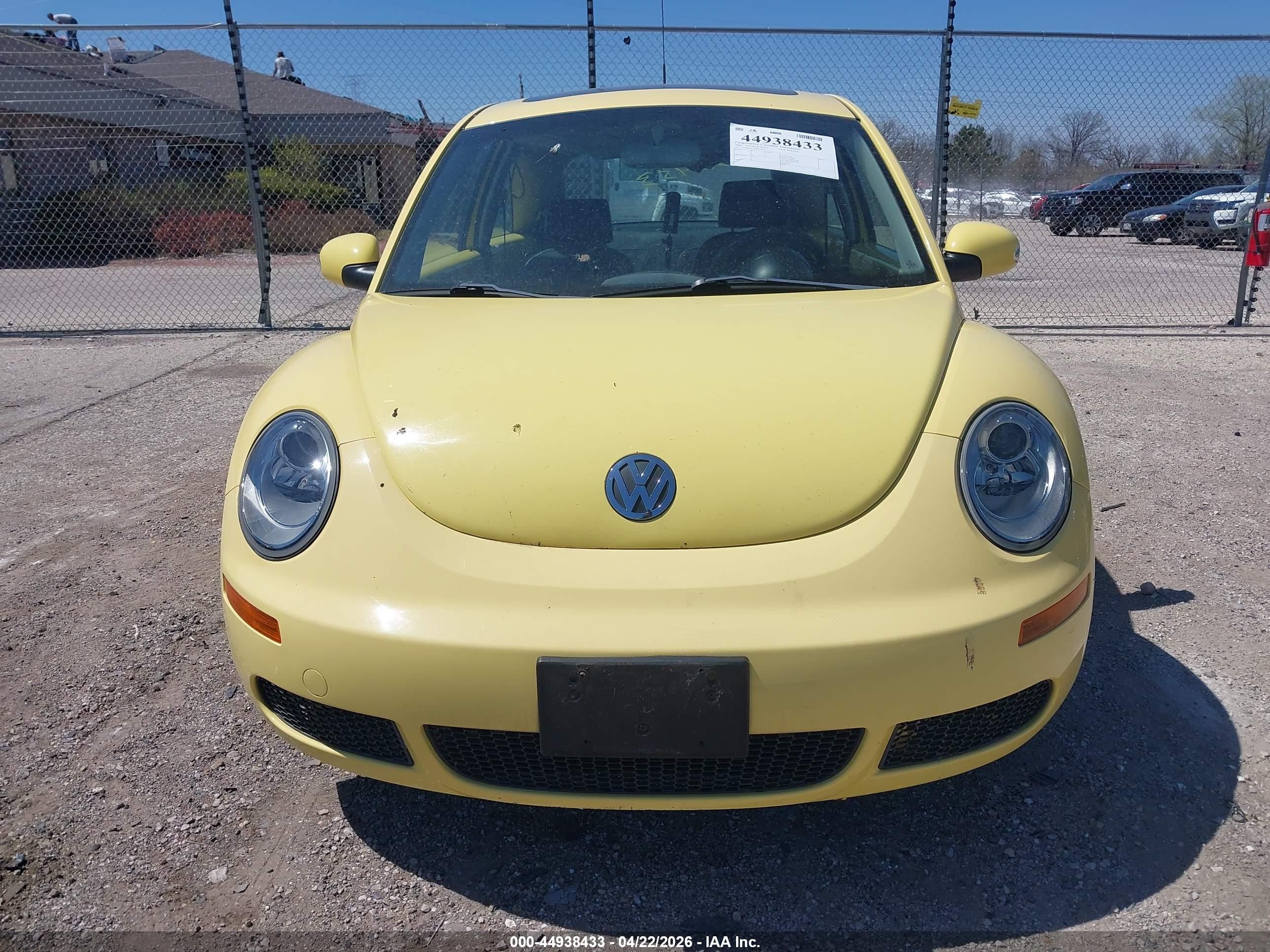 2008 Volkswagen New Beetle S Yellow vin: 3VWRG31C58M517992