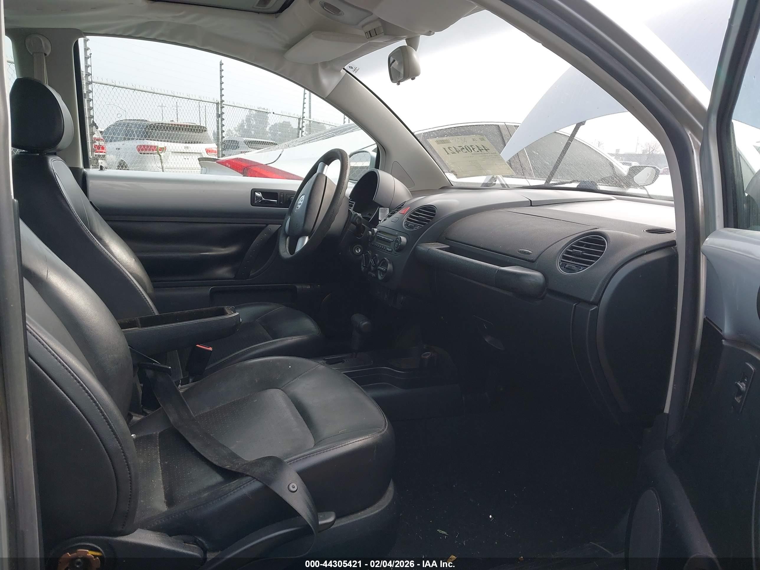 2008 Volkswagen New Beetle S/se Silver vin: 3VWRG31C78M520666