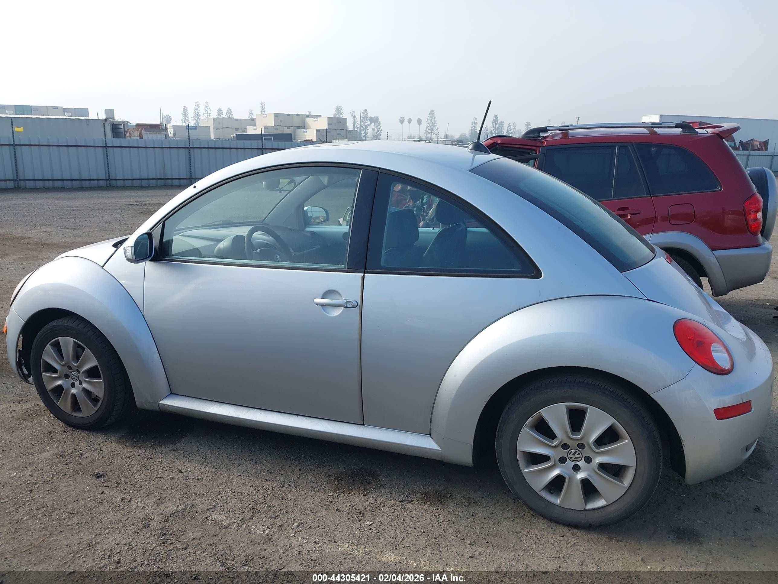 2008 Volkswagen New Beetle S/se Silver vin: 3VWRG31C78M520666