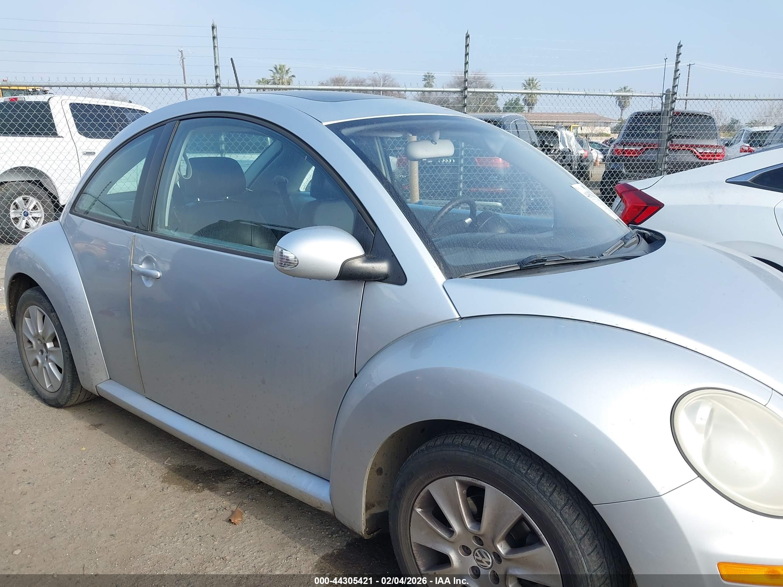 2008 Volkswagen New Beetle S/se Silver vin: 3VWRG31C78M520666