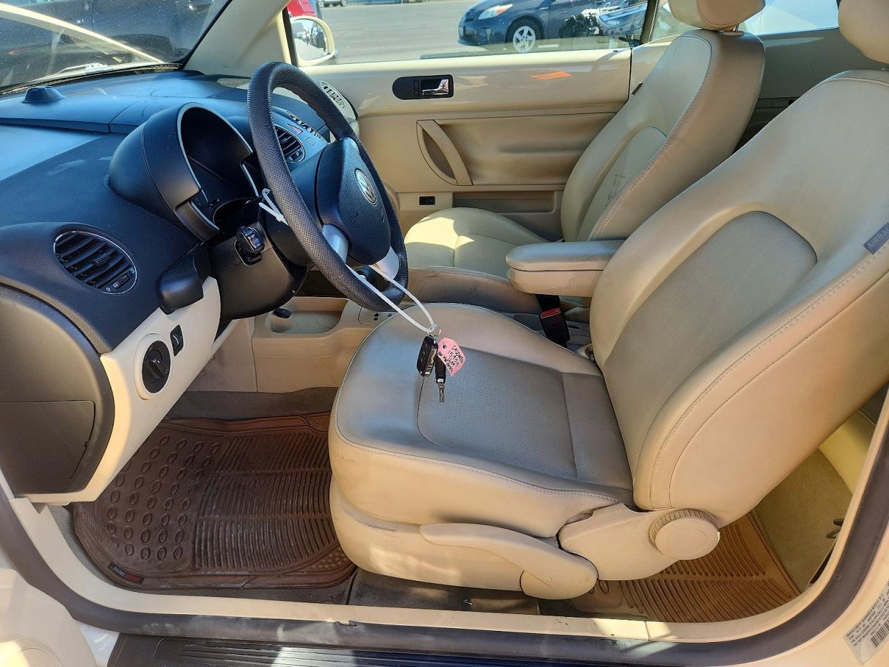 2006 Volkswagen New Beetle Convertible Option Package 1 Beige vin: 3VWRG31Y06M320253