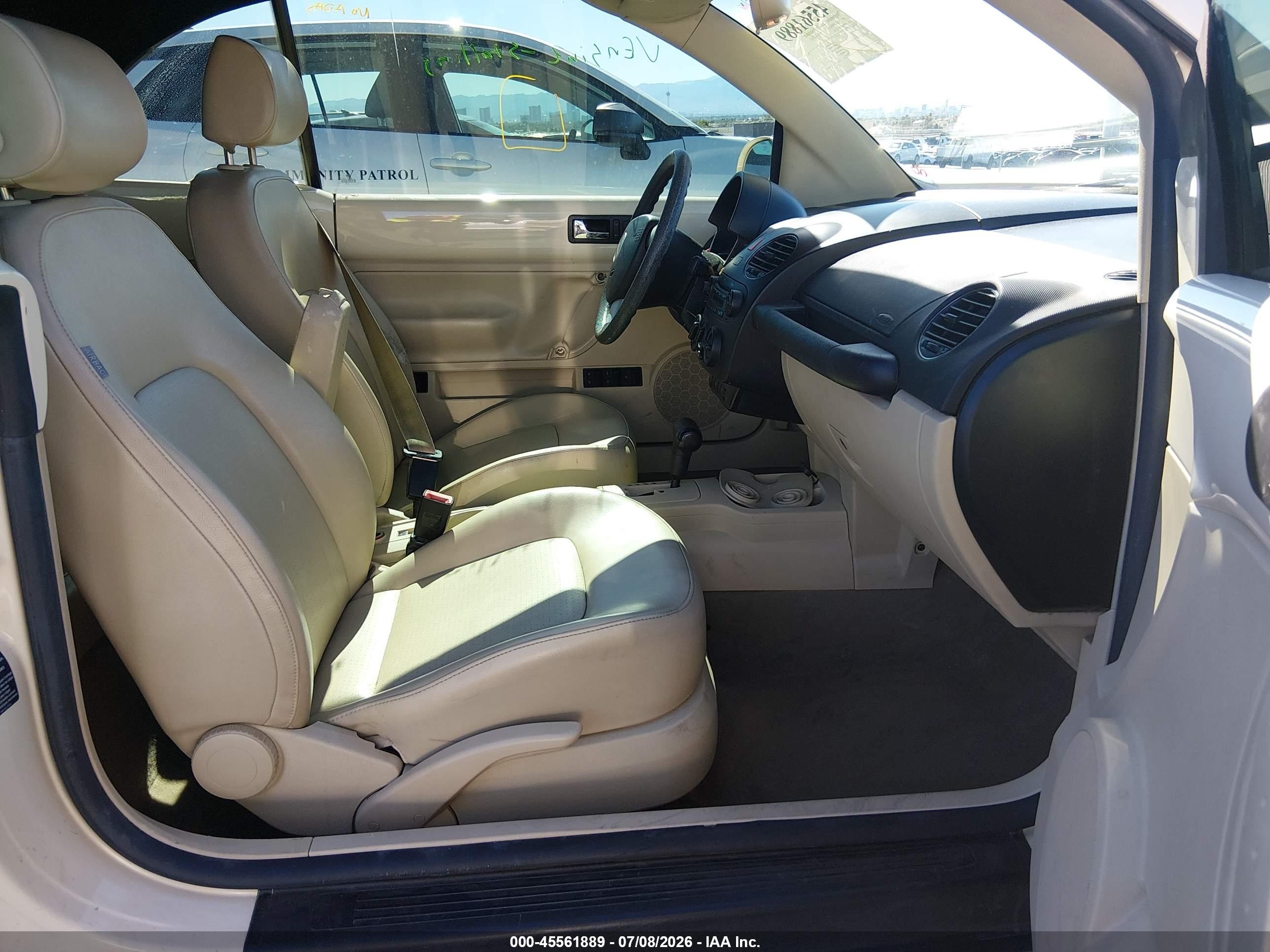 2006 Volkswagen New Beetle 2.5 Tan vin: 3VWRG31Y46M324581
