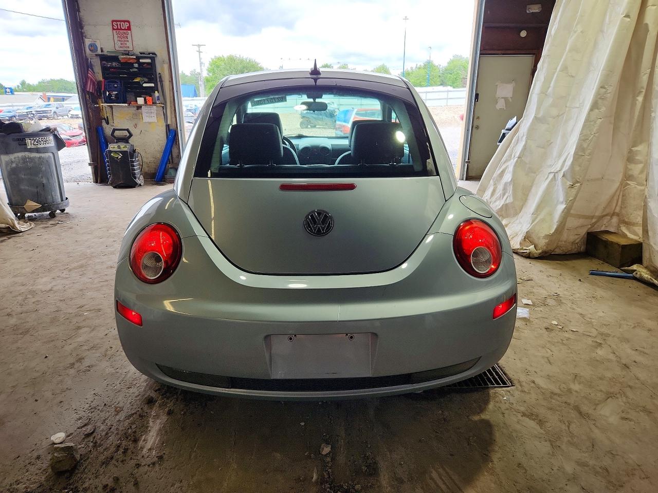 2010 Volkswagen New Beetle Blue vin: 3VWRG3AG1AM014355